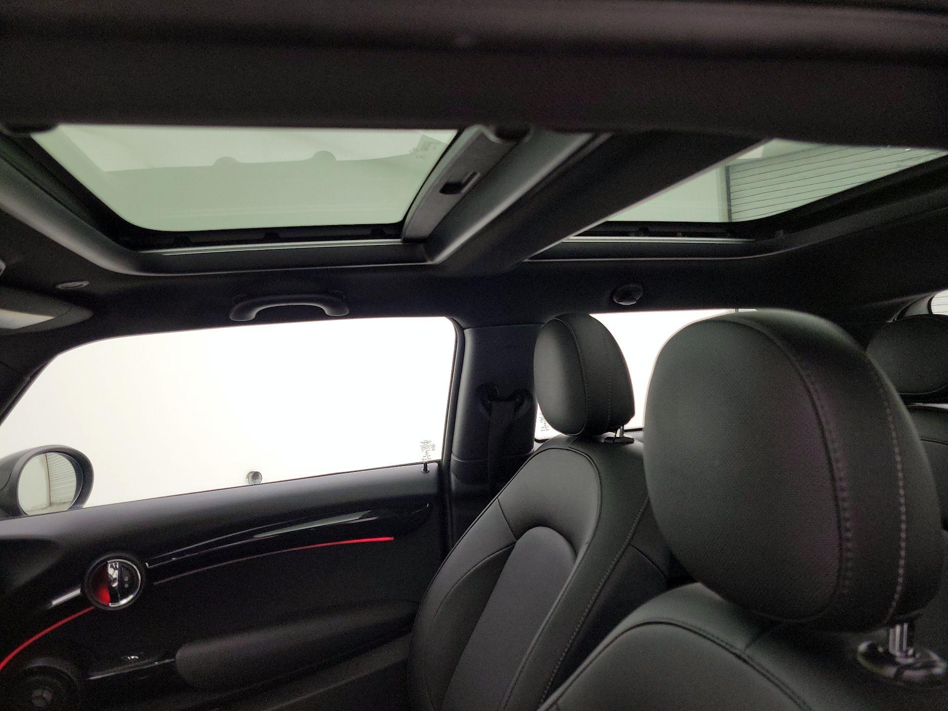 Thumbnail: 2016 MINI Cooper Hardtop - 17