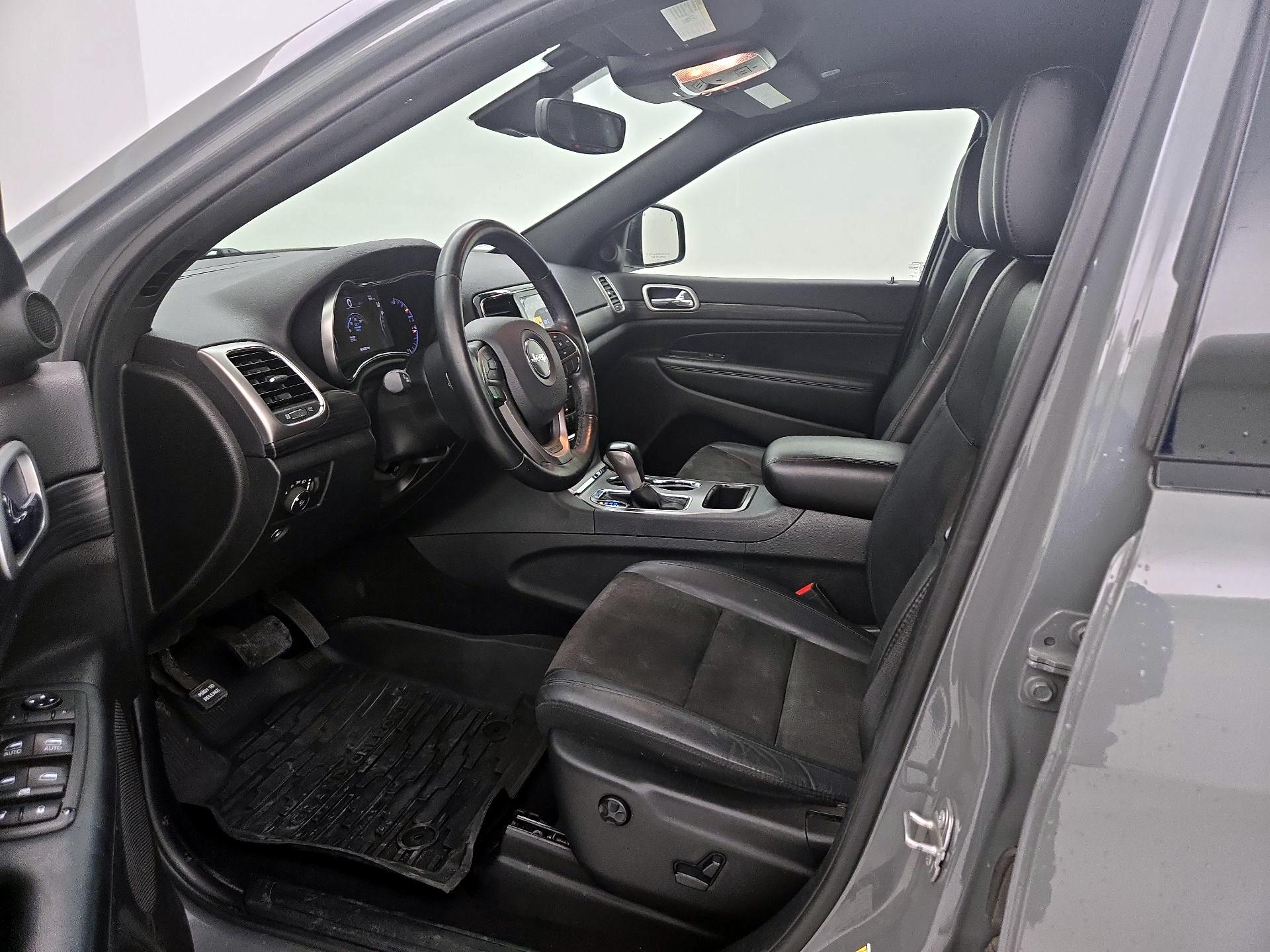 Thumbnail: 2020 Jeep Grand Cherokee - 11