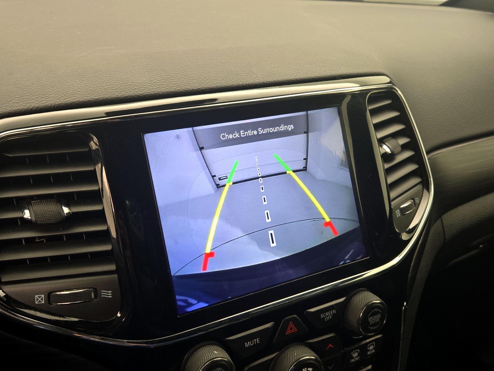 Thumbnail: 2020 Jeep Grand Cherokee - 15