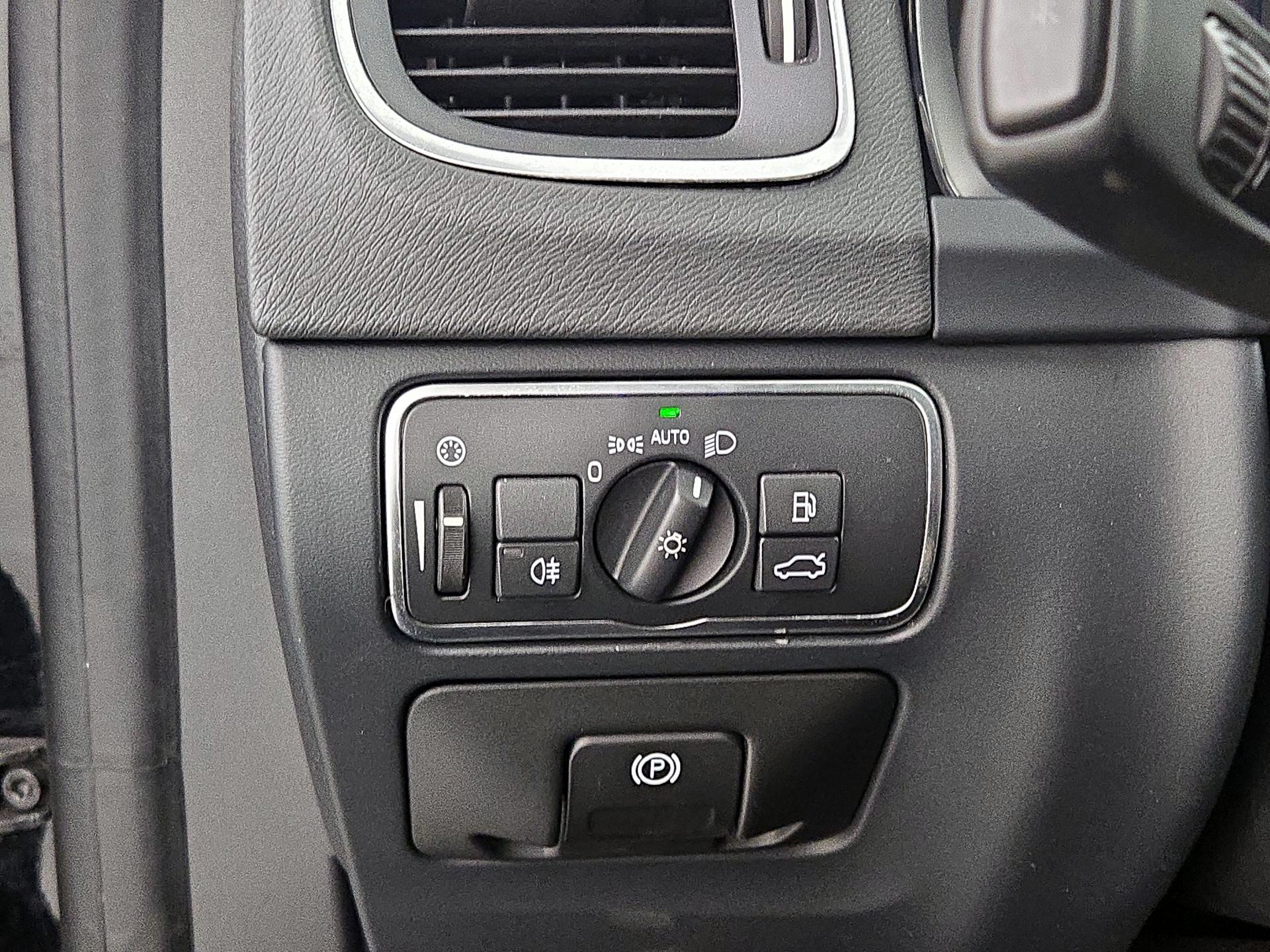 Thumbnail: 2015 Volvo V60 - 13