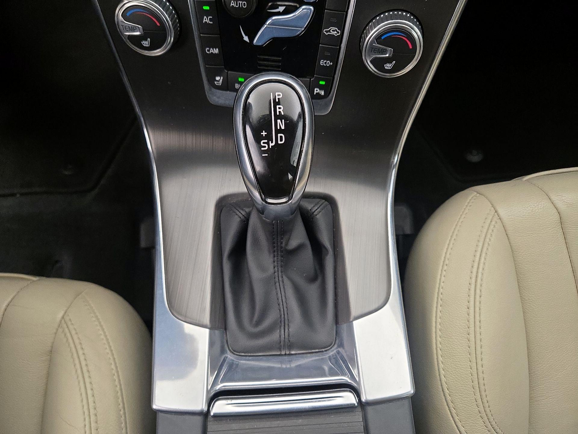 Thumbnail: 2015 Volvo V60 - 18