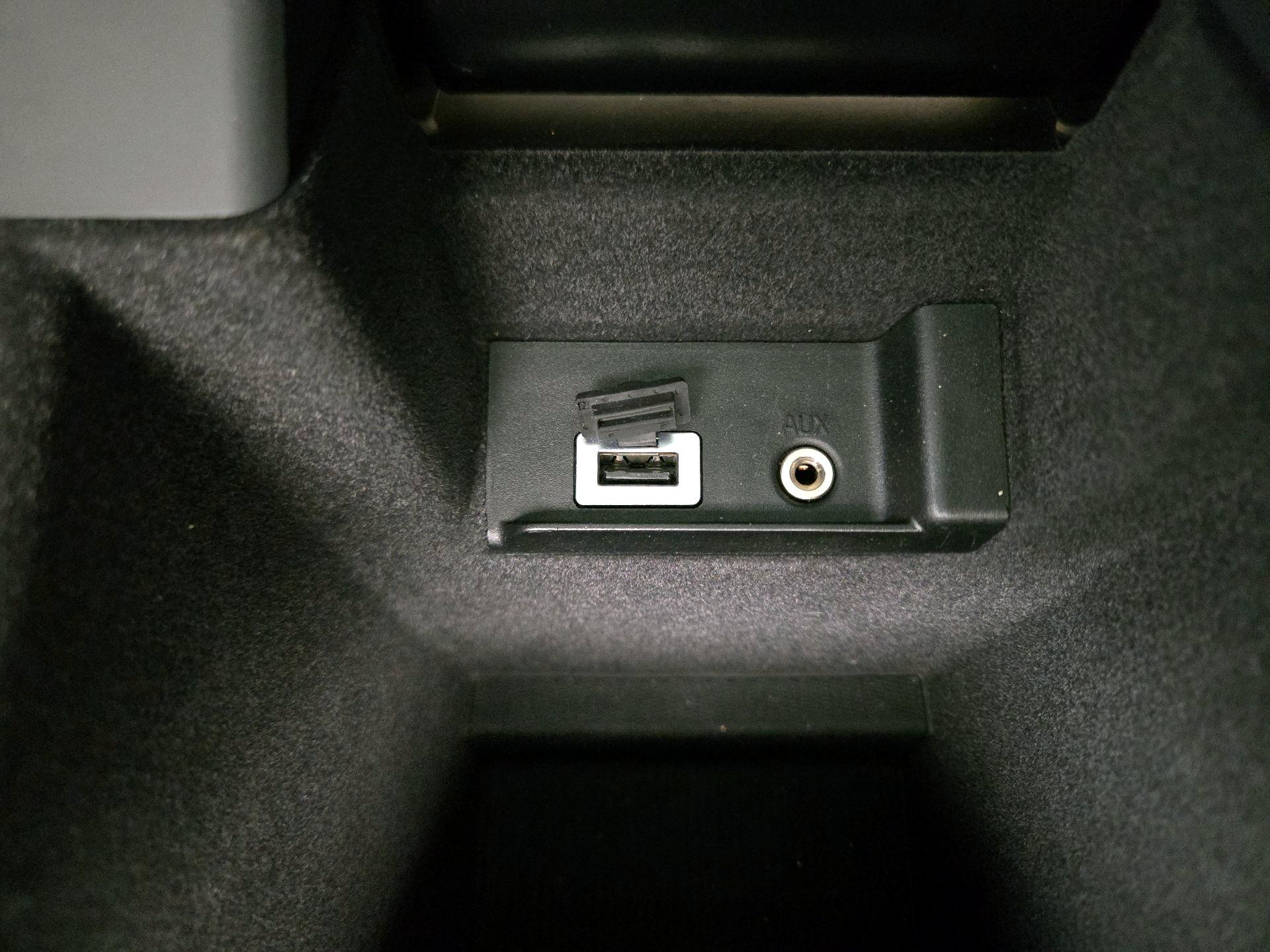 Thumbnail: 2015 Volvo V60 - 19