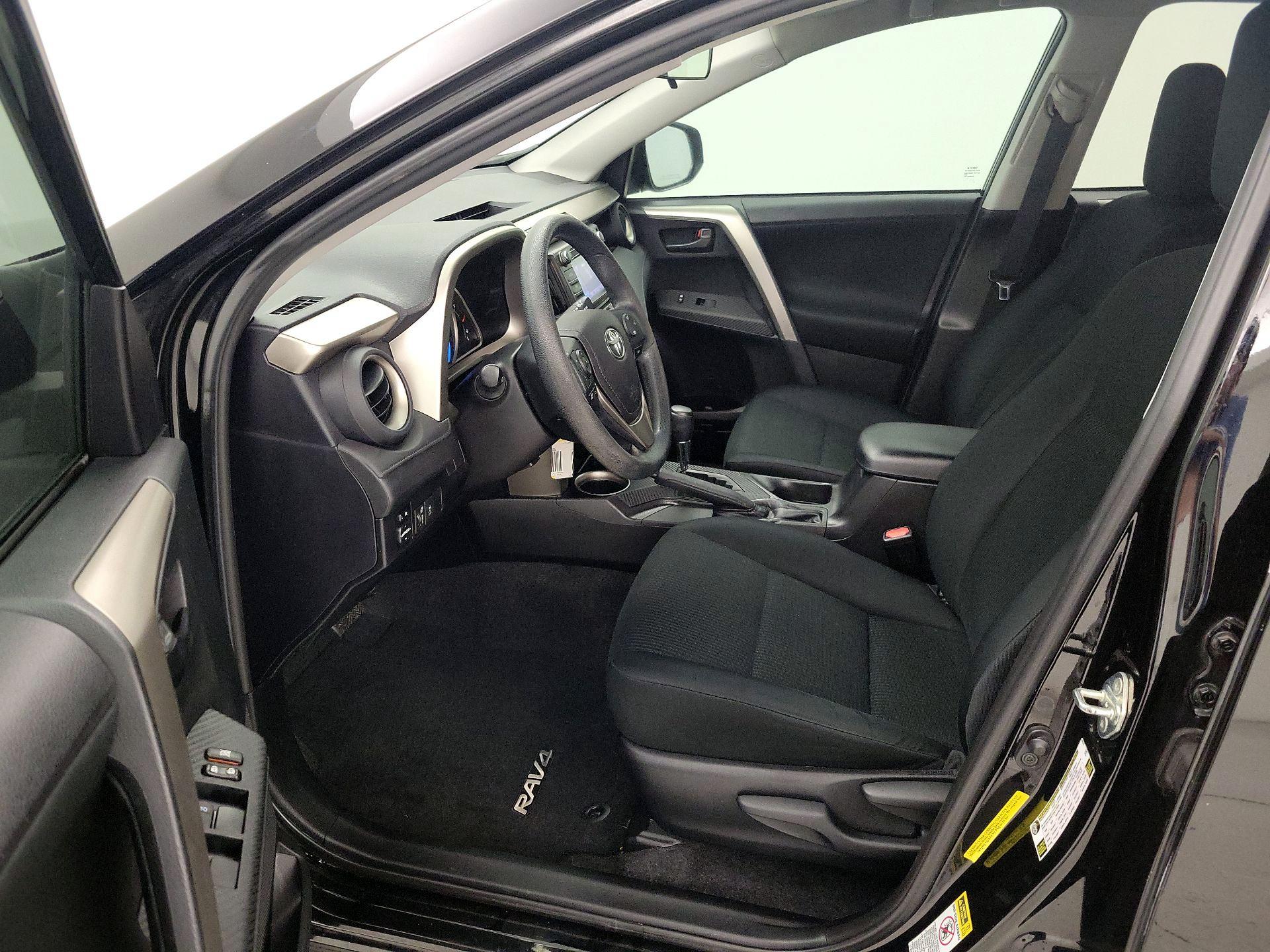 Thumbnail: 2015 Toyota RAV4 - 11