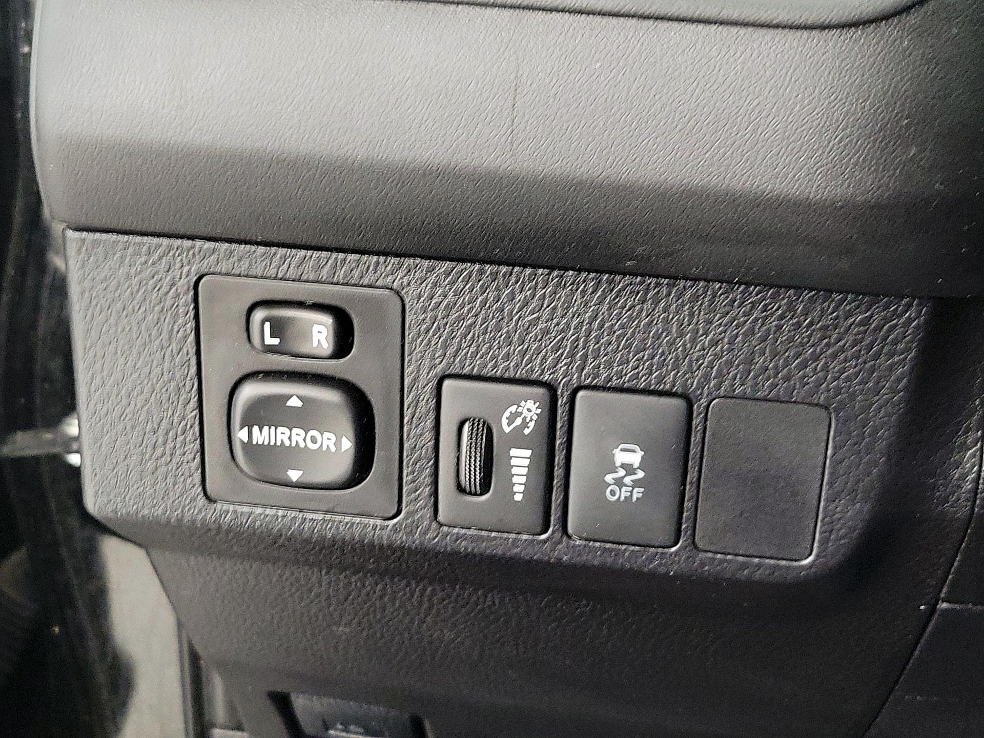 Thumbnail: 2015 Toyota RAV4 - 13