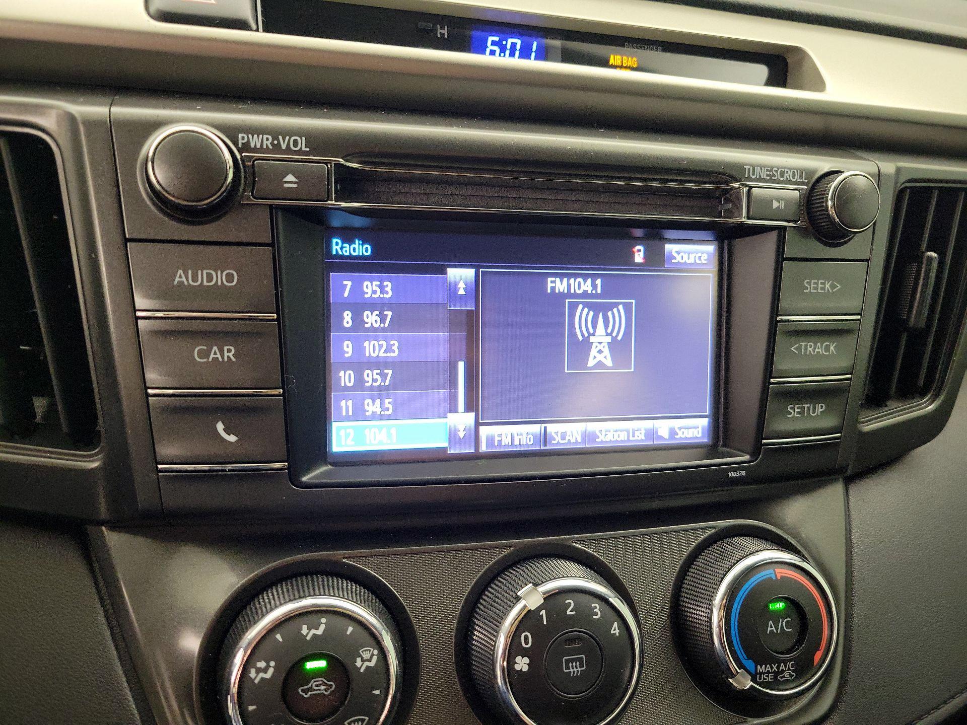 Thumbnail: 2015 Toyota RAV4 - 15