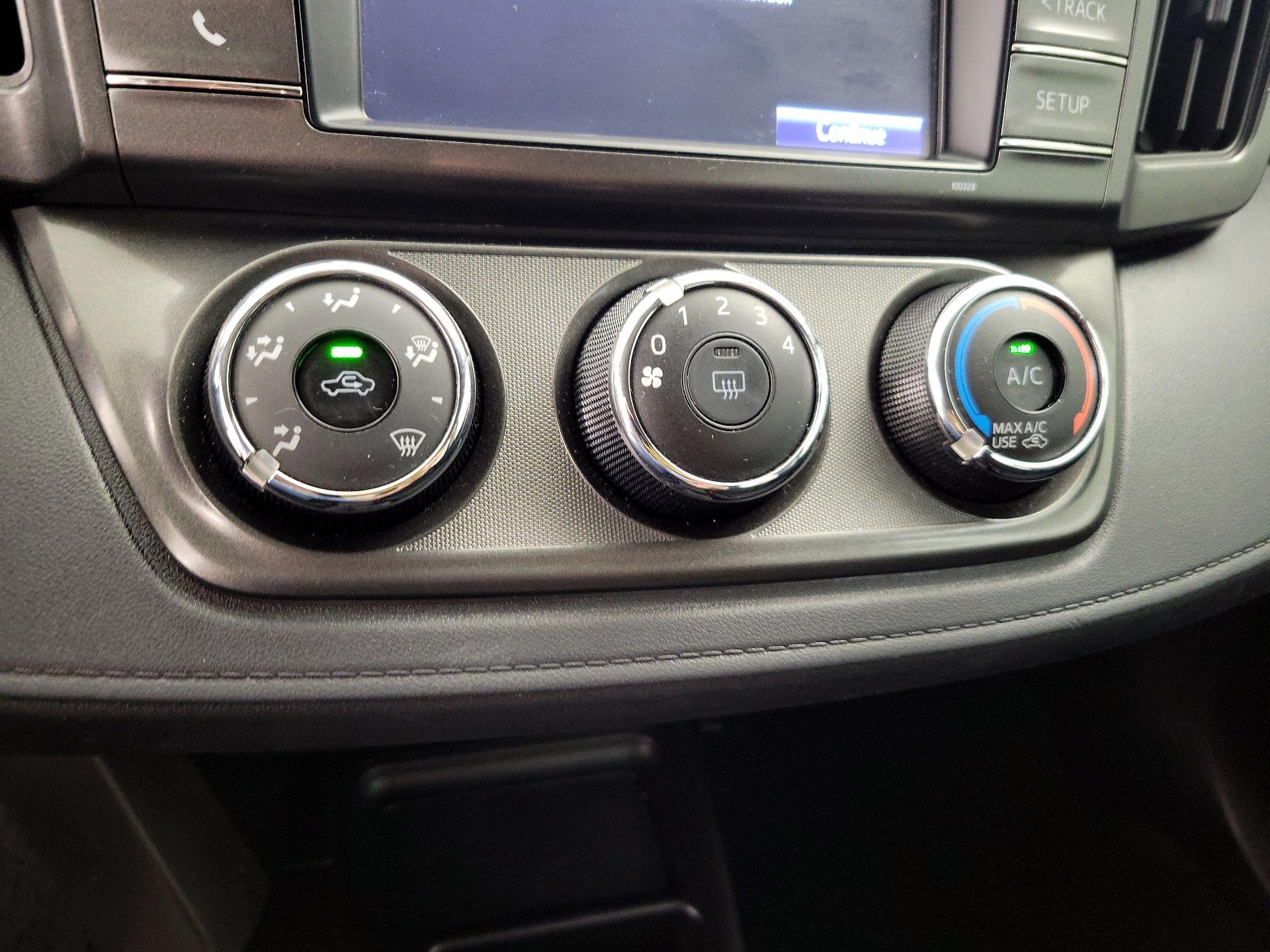 Thumbnail: 2015 Toyota RAV4 - 16