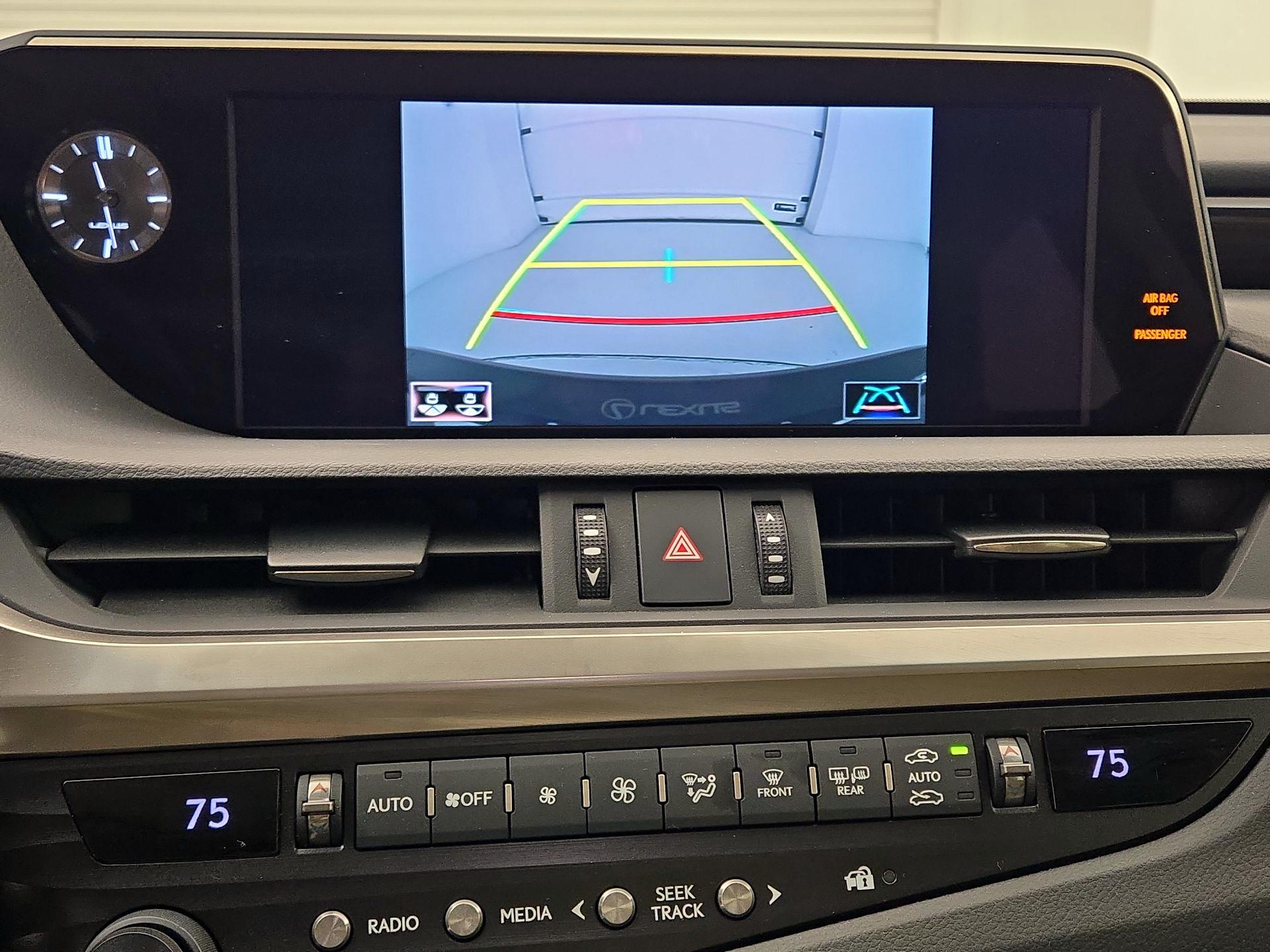 Thumbnail: 2019 Lexus ES - 14