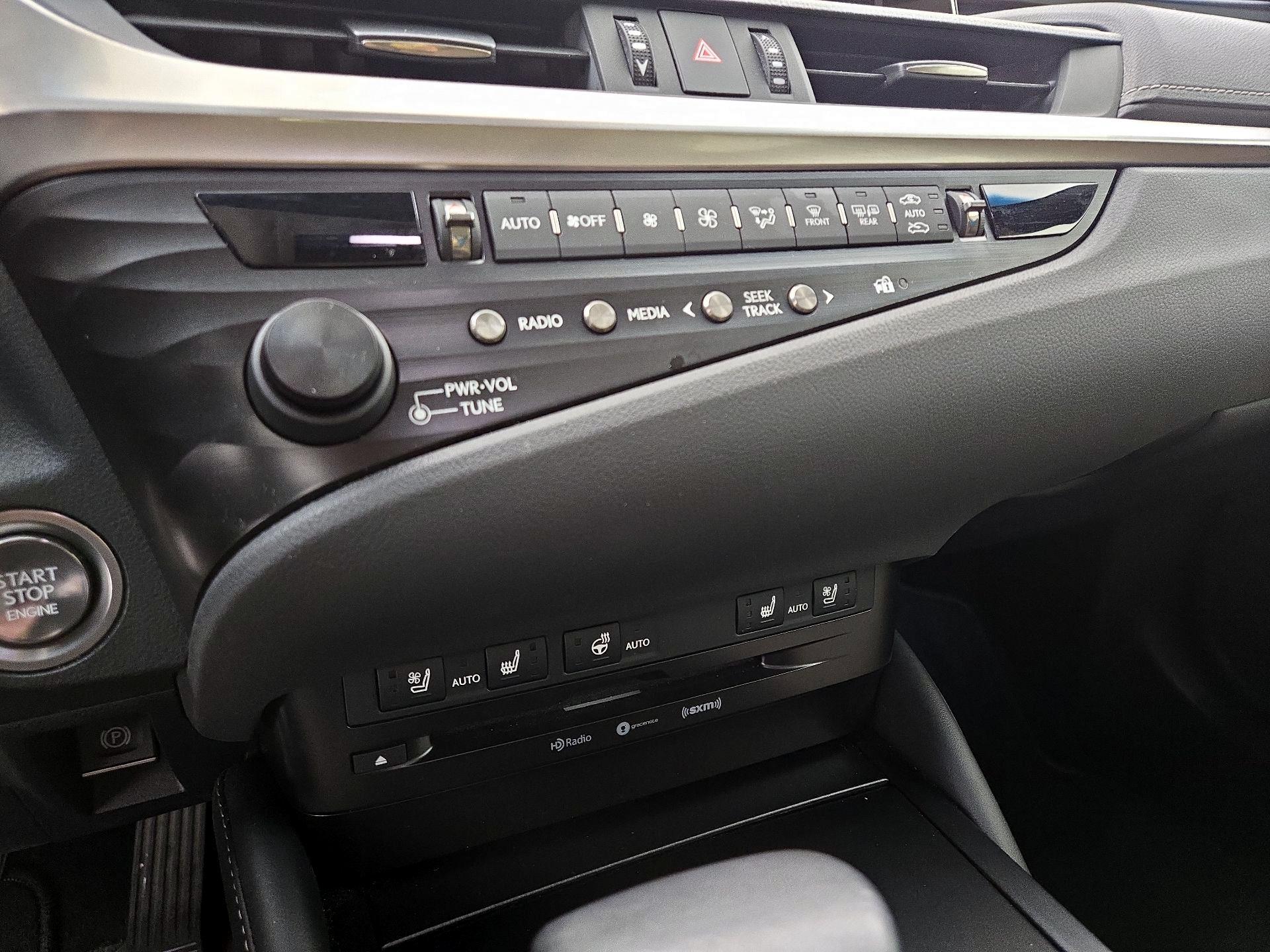 Thumbnail: 2019 Lexus ES - 16