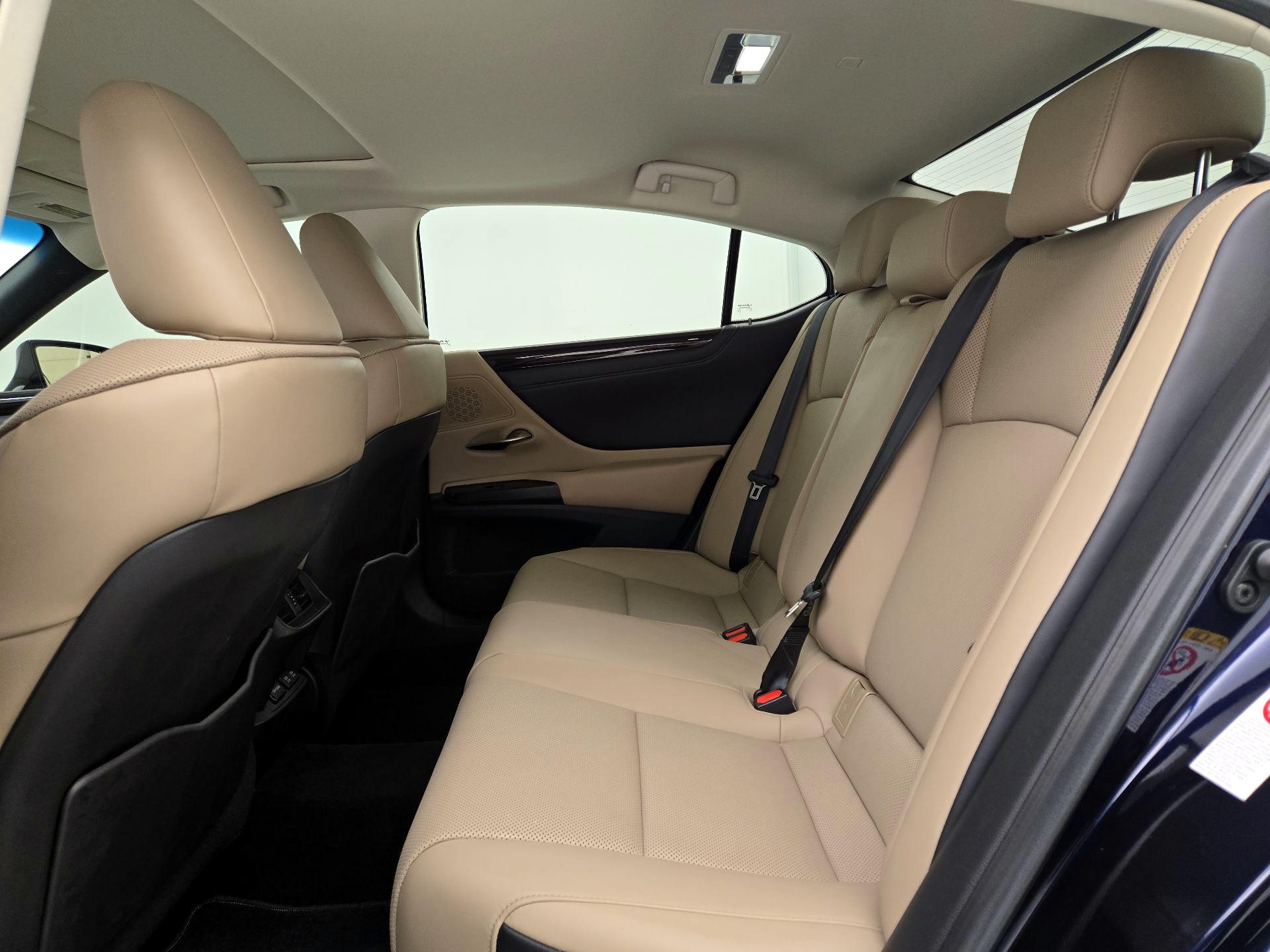 Thumbnail: 2019 Lexus ES - 20