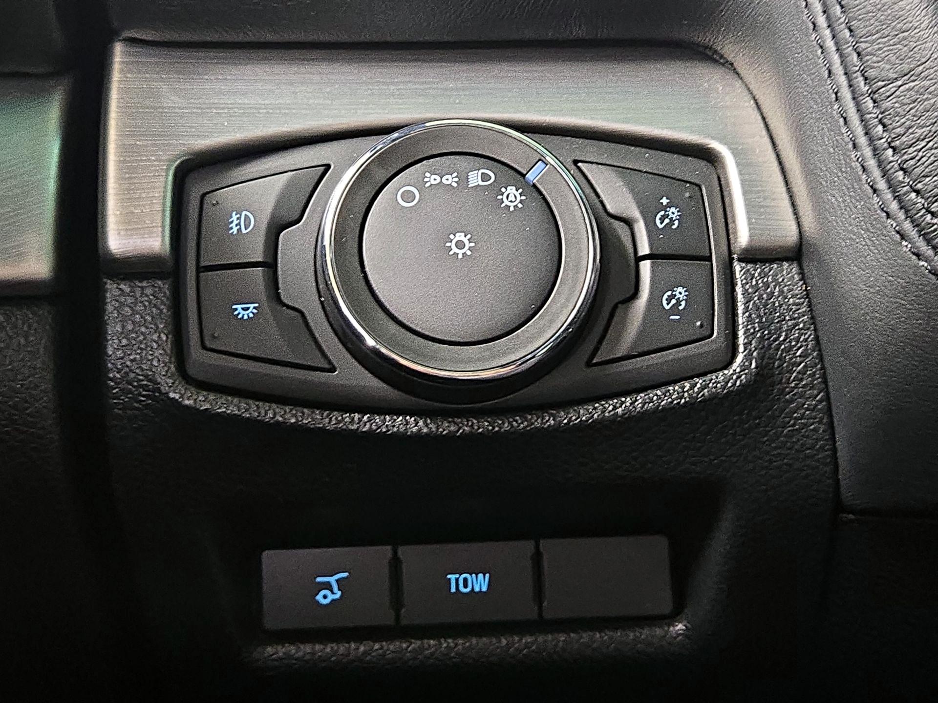 Thumbnail: 2016 Ford Explorer - 13