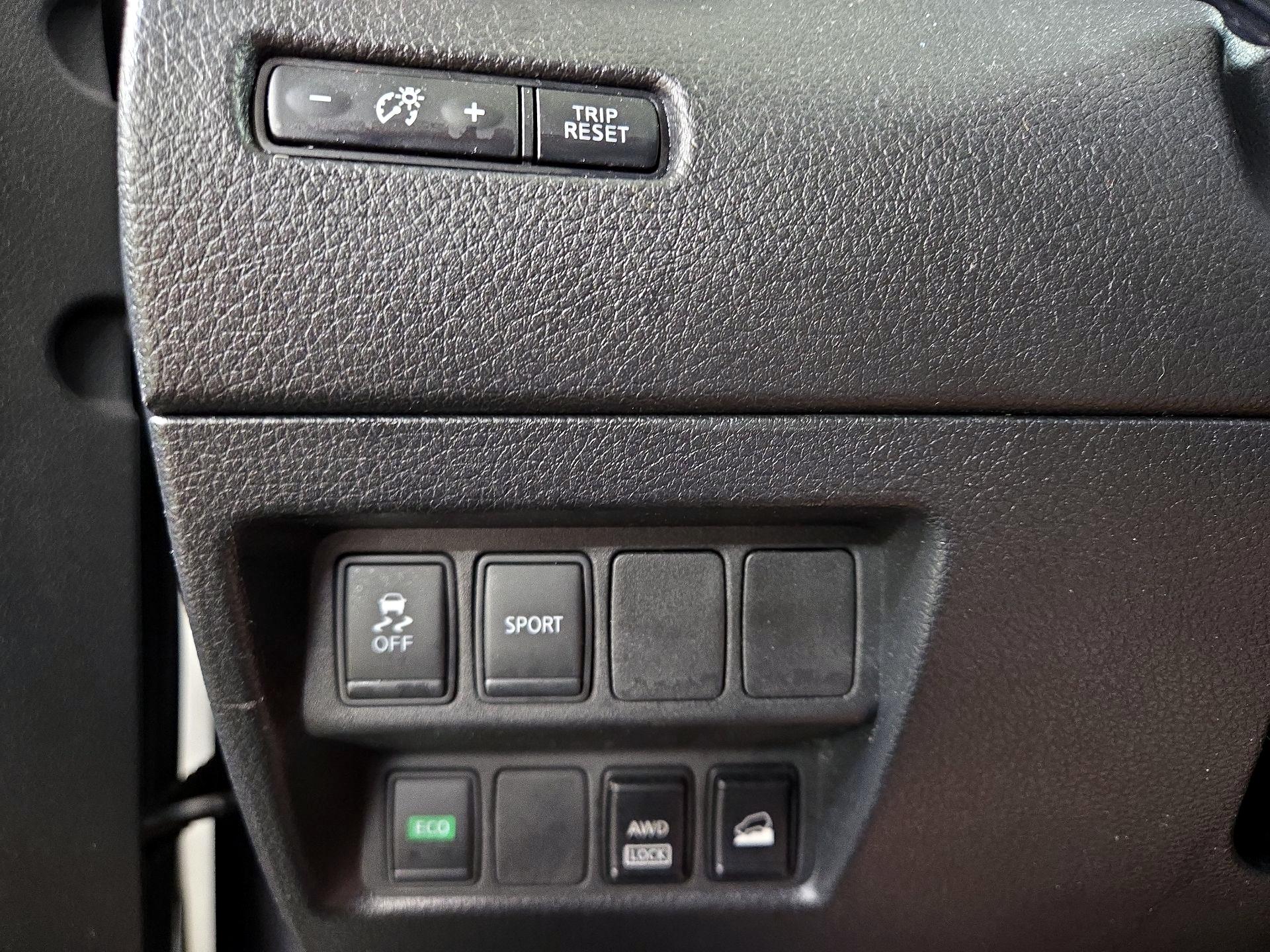 Thumbnail: 2015 Nissan Rogue - 13