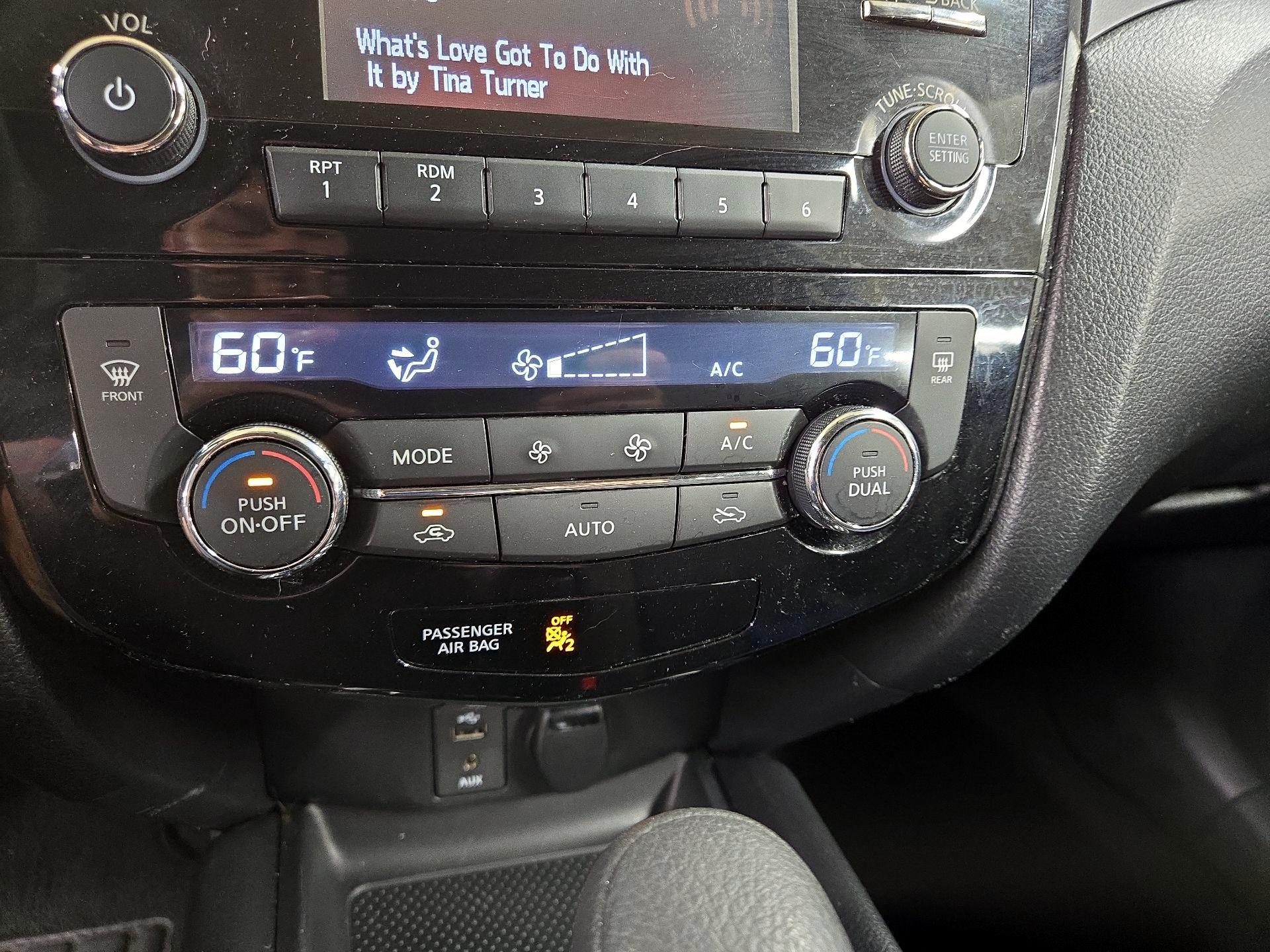 Thumbnail: 2015 Nissan Rogue - 16