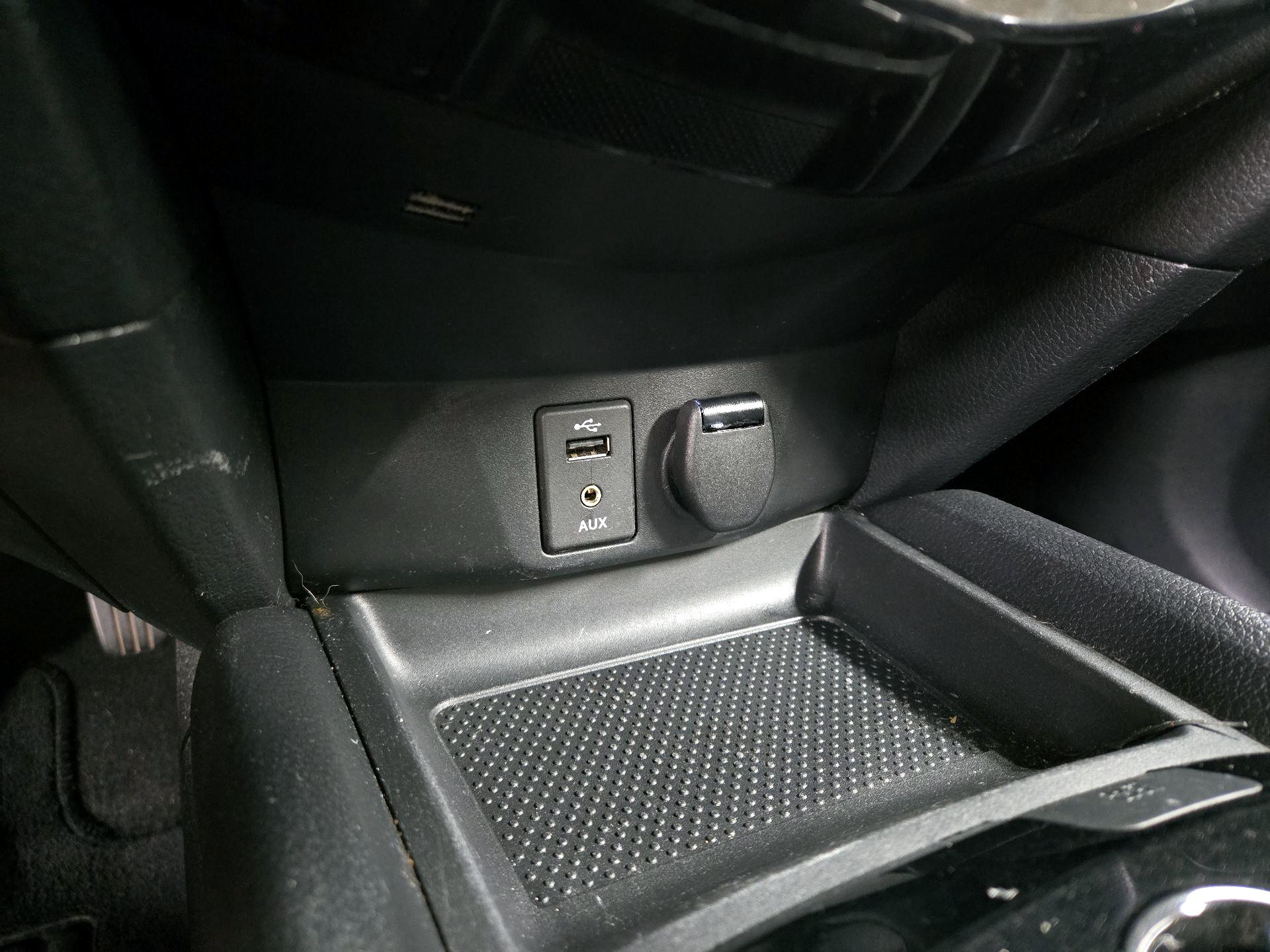 Thumbnail: 2015 Nissan Rogue - 18