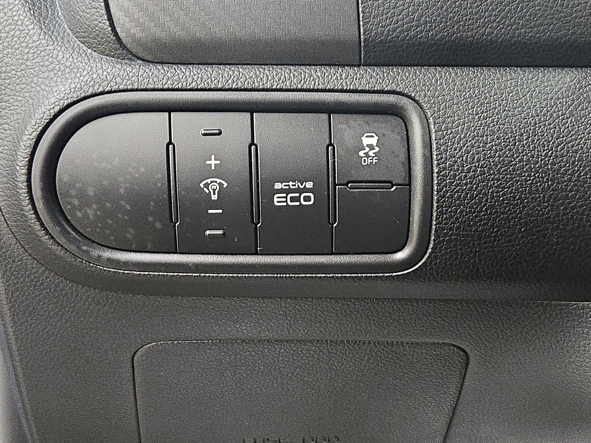 Thumbnail: 2016 Kia Forte - 13