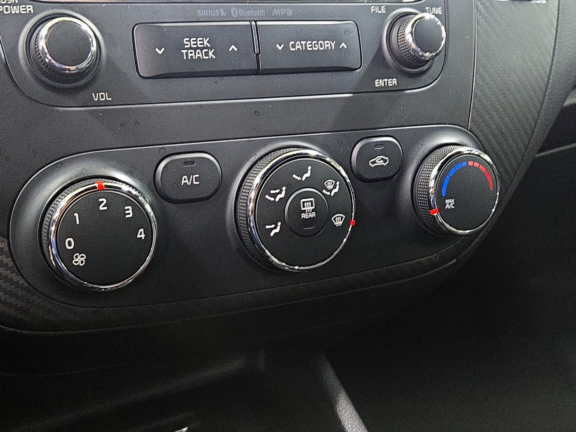 Thumbnail: 2016 Kia Forte - 16