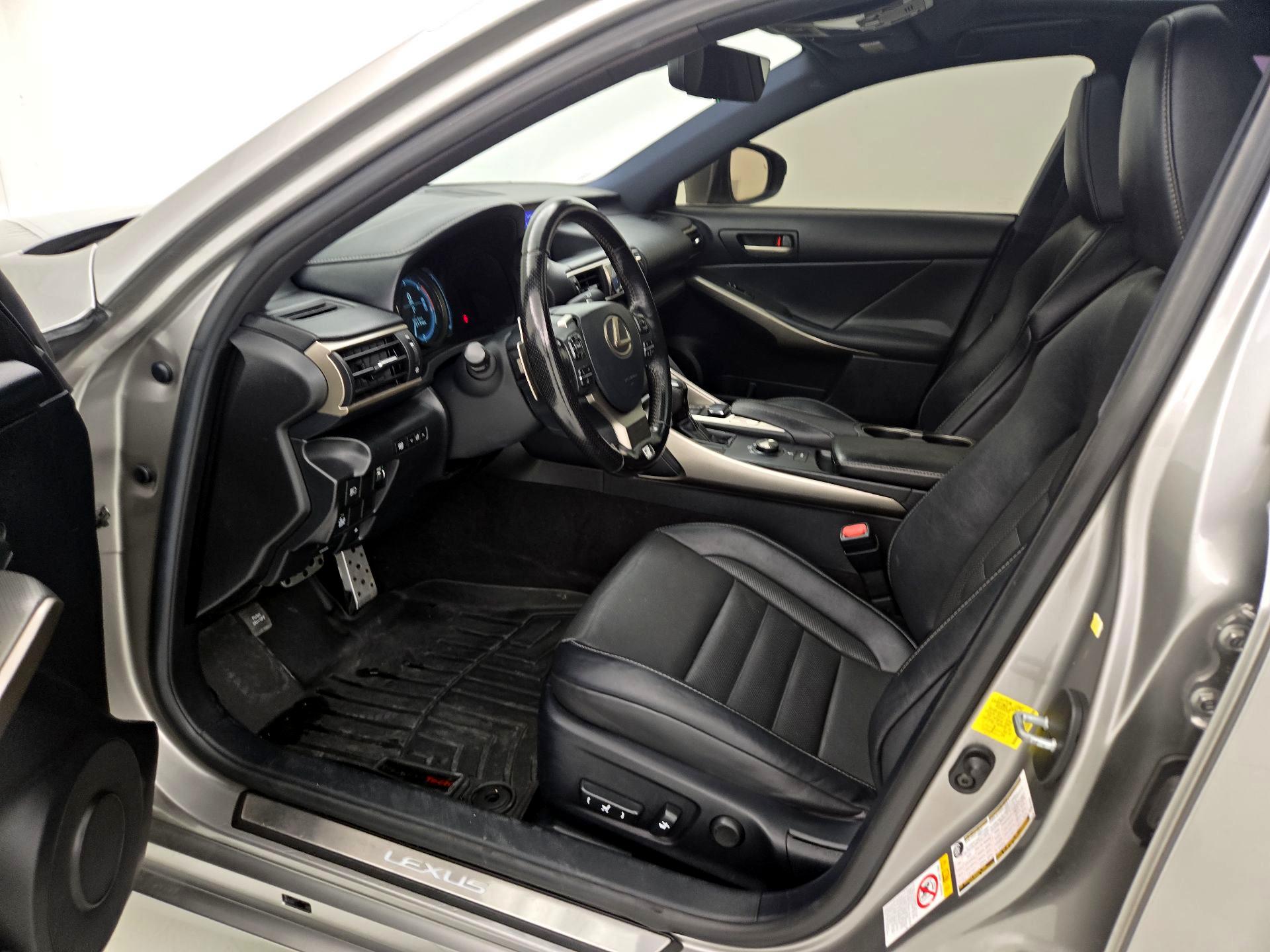 Thumbnail: 2017 Lexus IS - 11