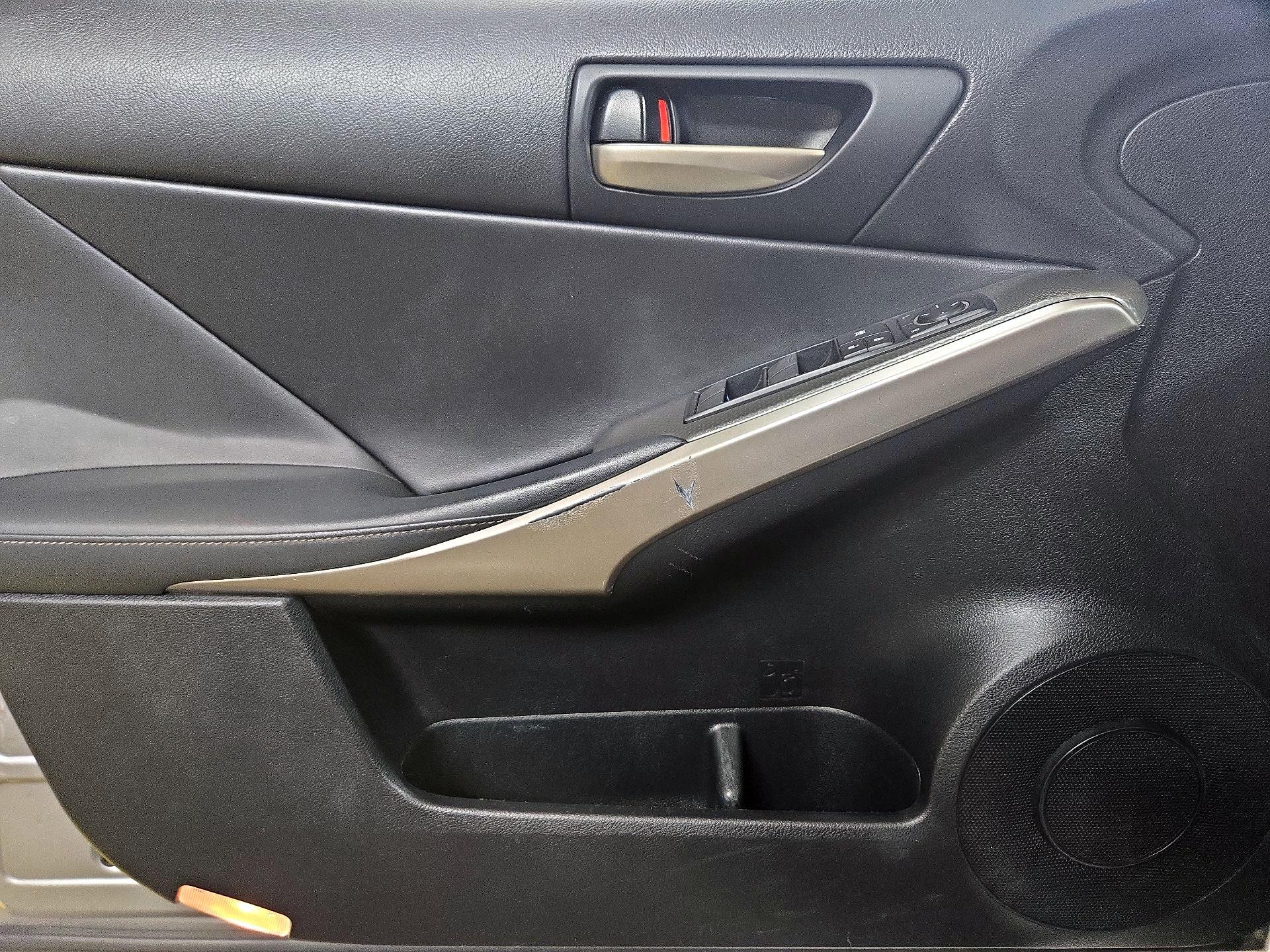 Thumbnail: 2017 Lexus IS - 12