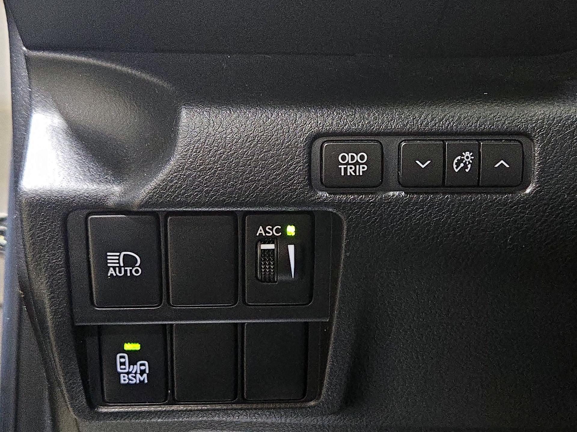 Thumbnail: 2017 Lexus IS - 13