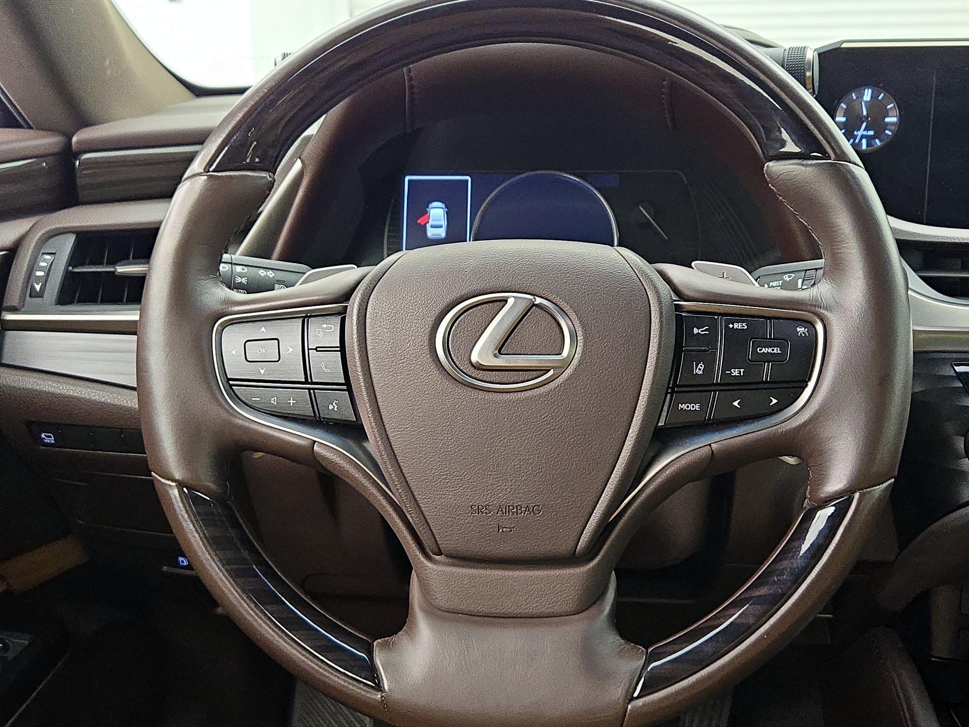 Thumbnail: 2019 Lexus ES - 10