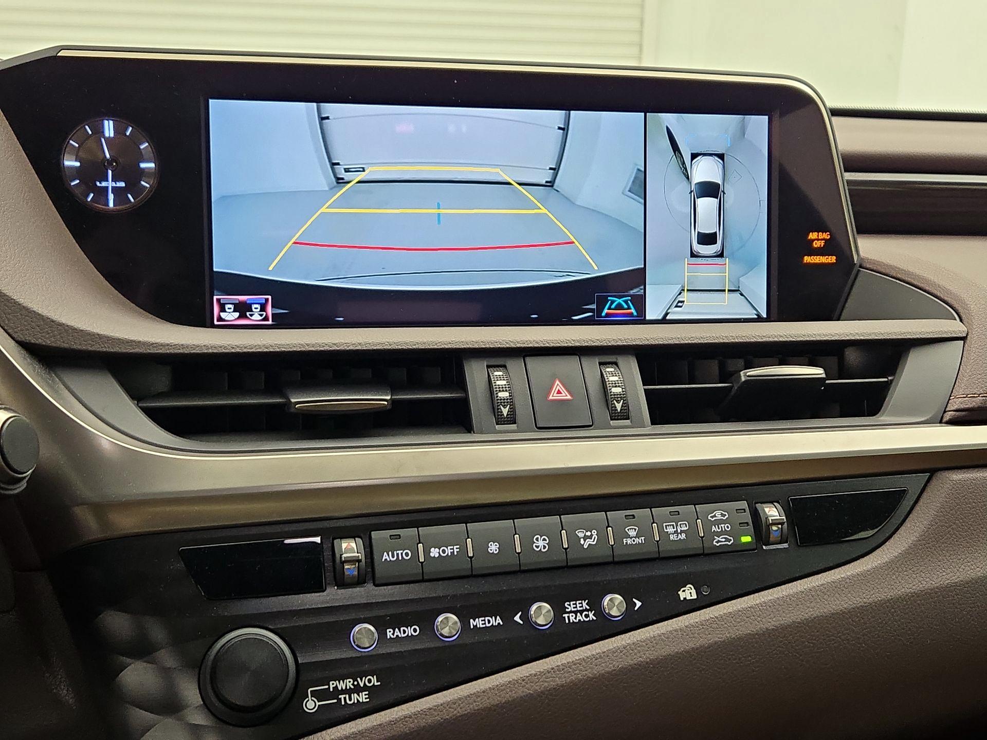 Thumbnail: 2019 Lexus ES - 14