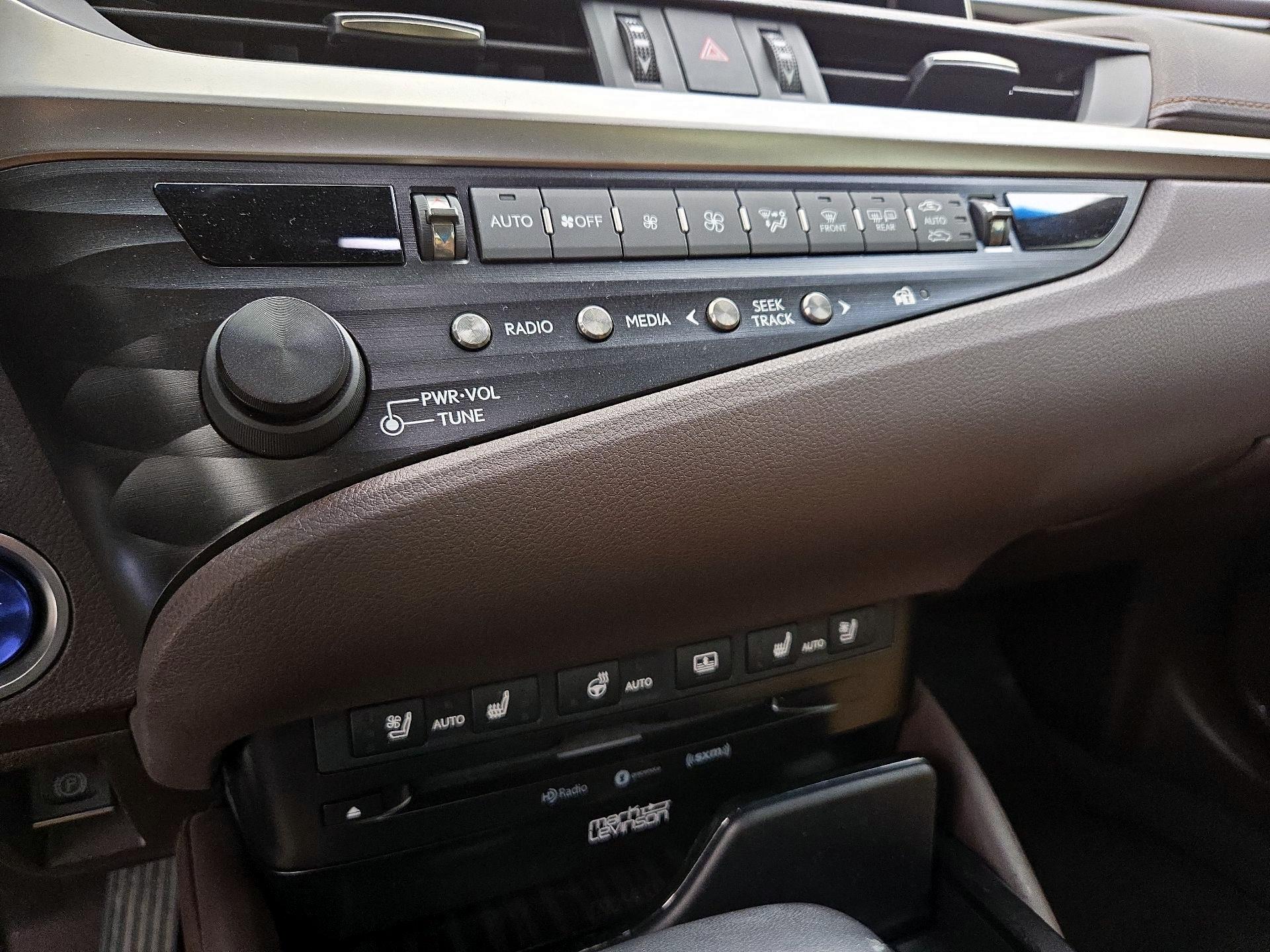 Thumbnail: 2019 Lexus ES - 16