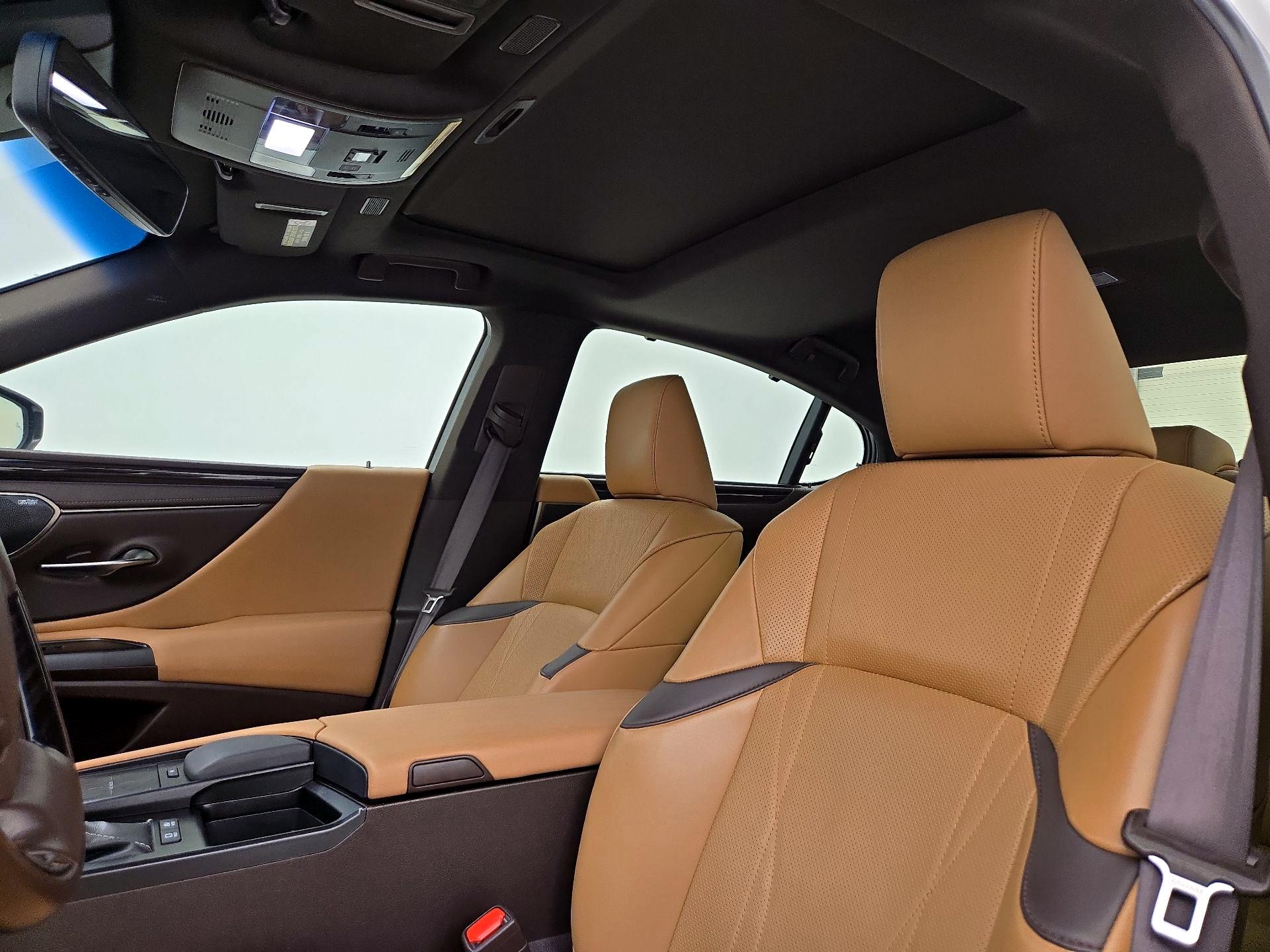 Thumbnail: 2019 Lexus ES - 19