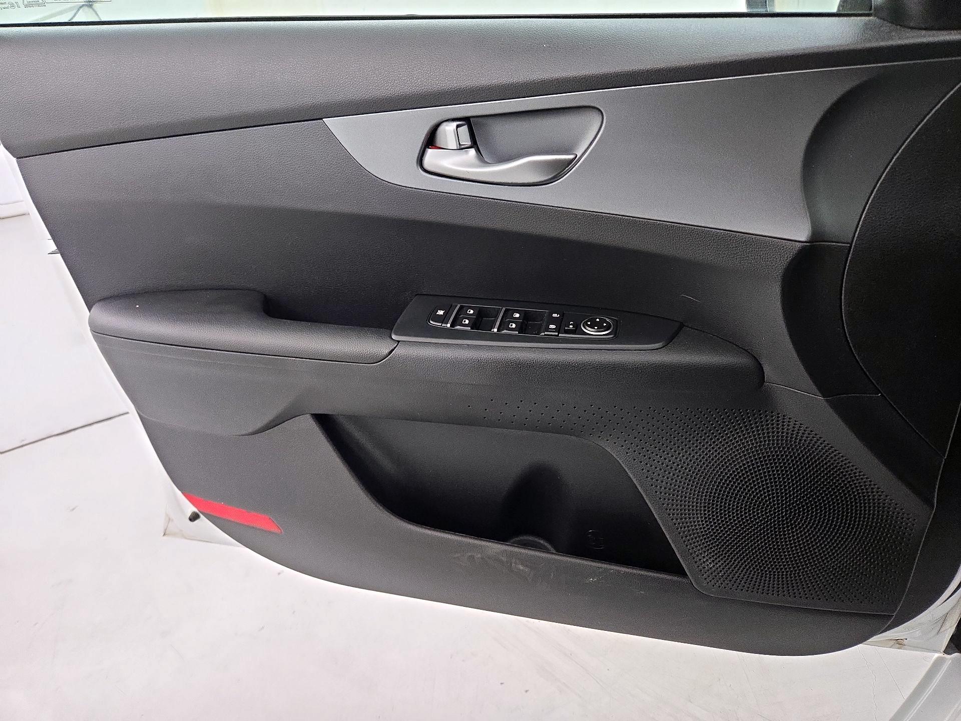 Thumbnail: 2021 Kia Forte - 12