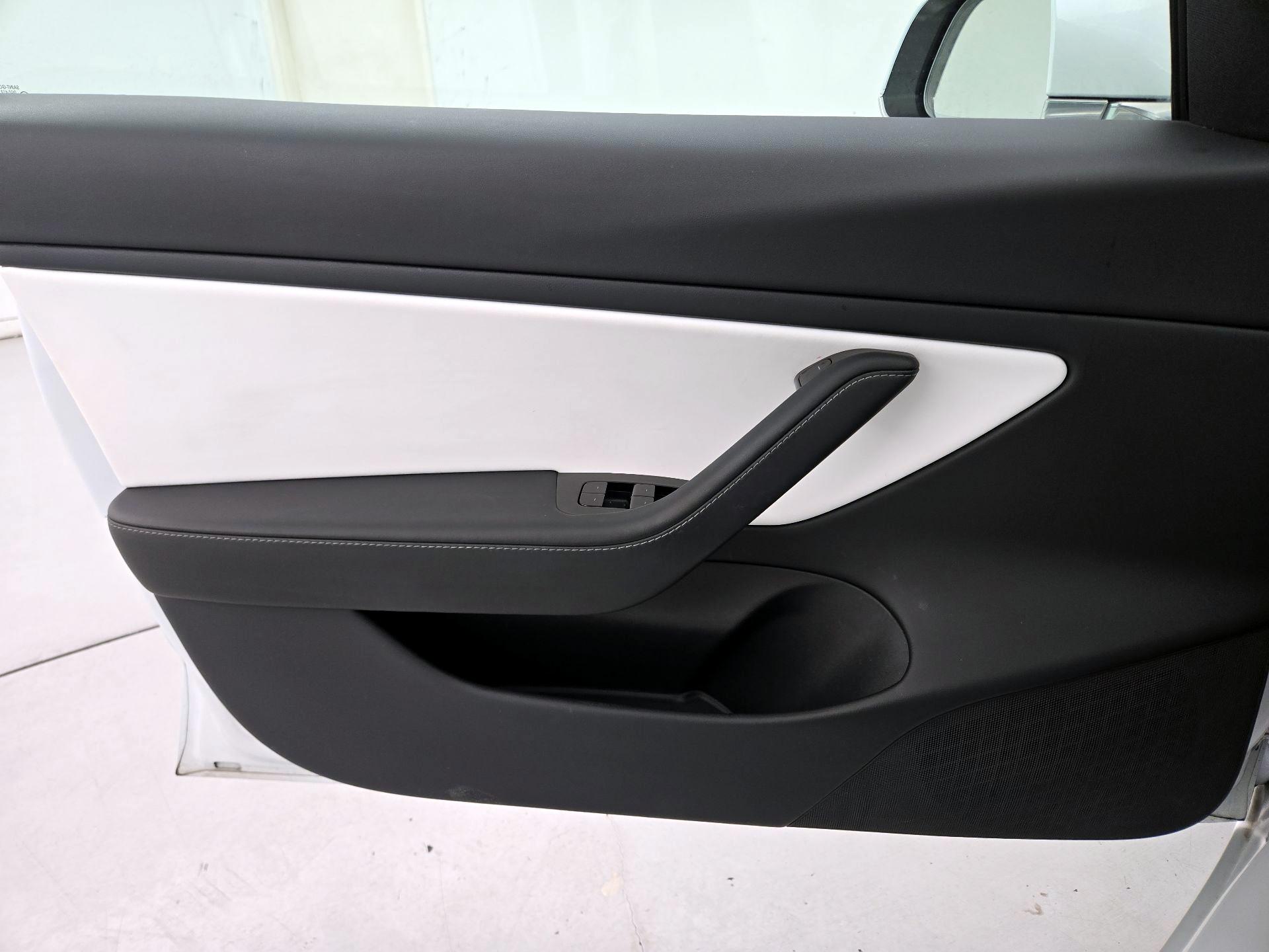 Thumbnail: 2020 Tesla Model 3 - 12