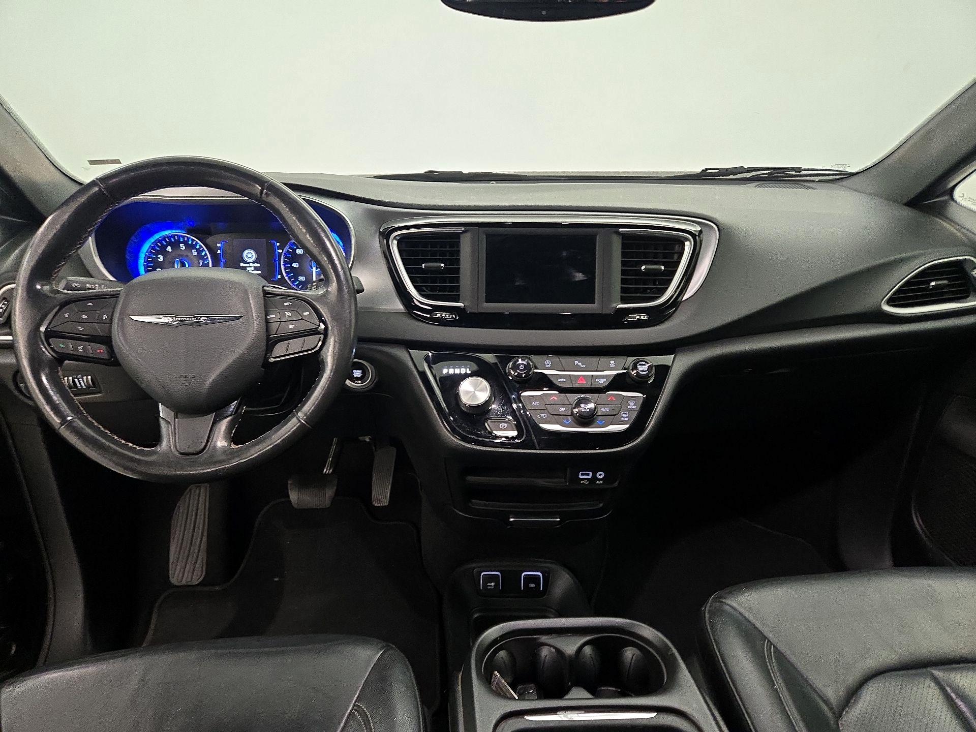 Thumbnail: 2020 Chrysler Pacifica - 9