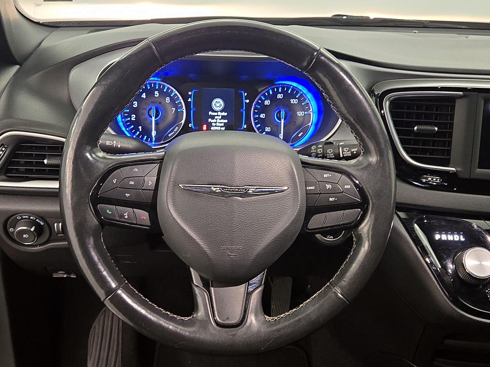 Thumbnail: 2020 Chrysler Pacifica - 10