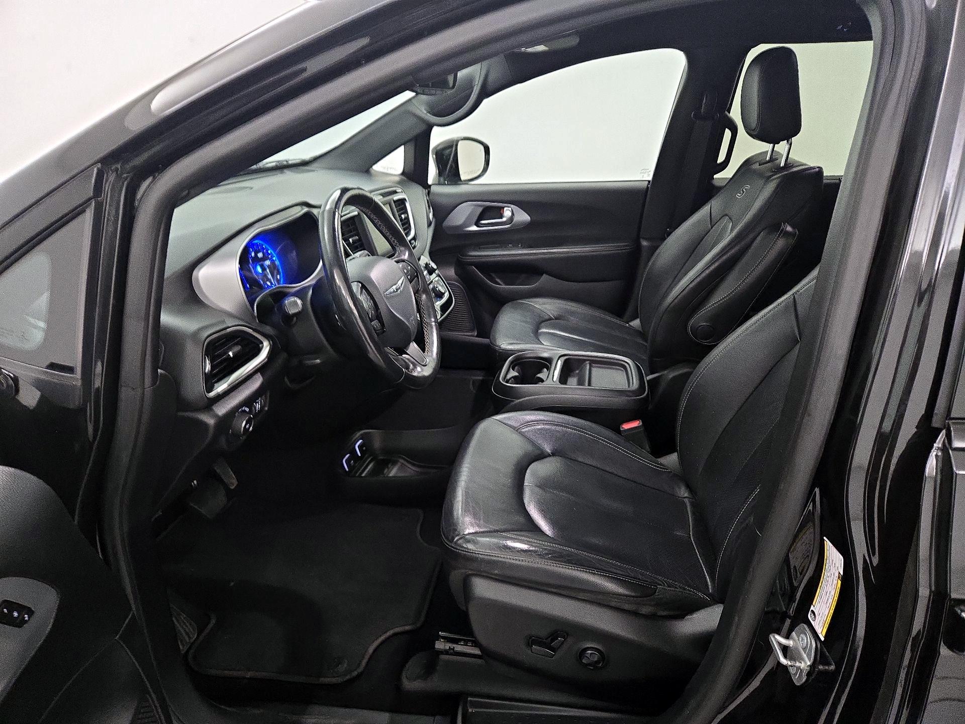 Thumbnail: 2020 Chrysler Pacifica - 11