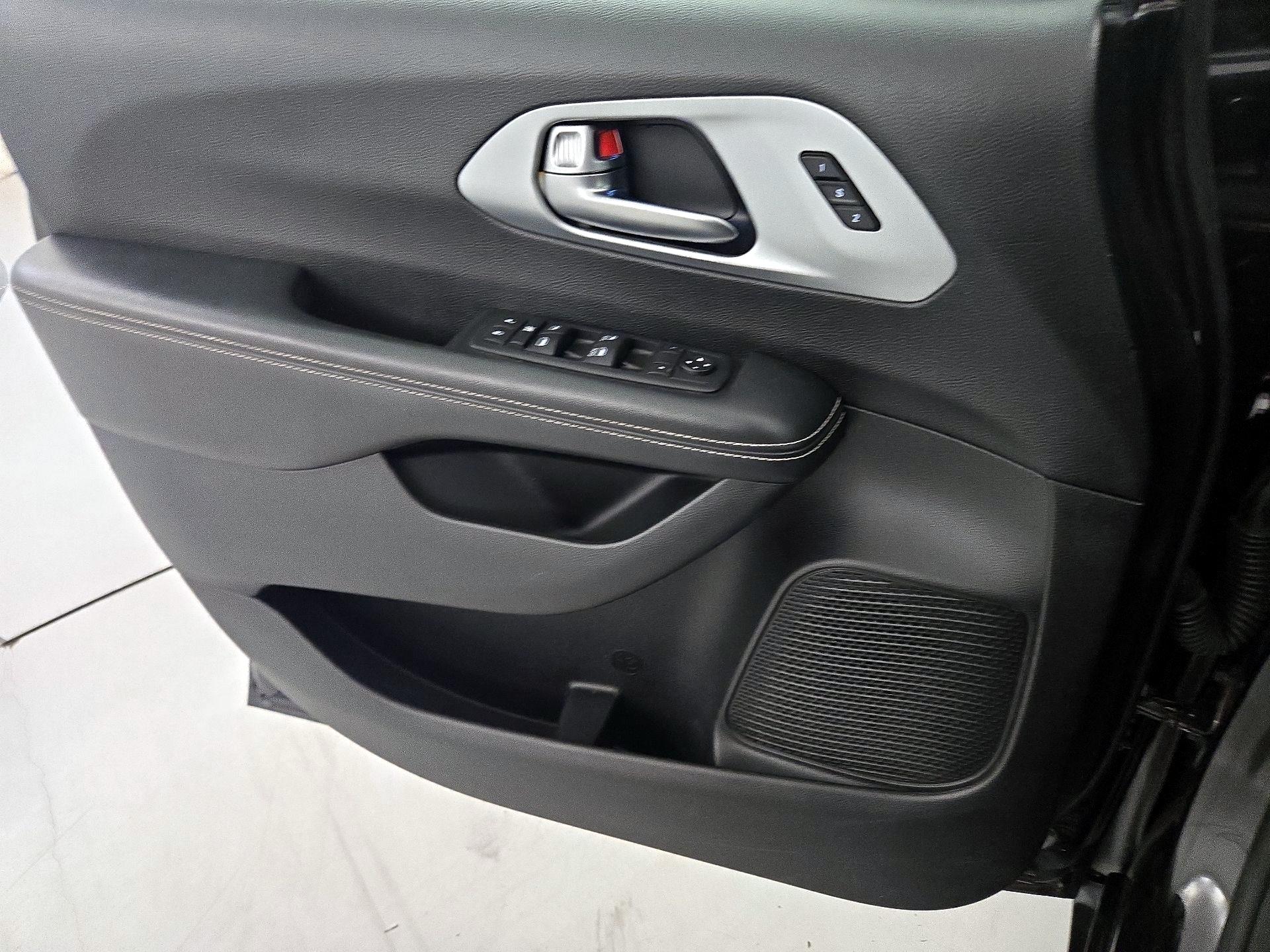 Thumbnail: 2020 Chrysler Pacifica - 12