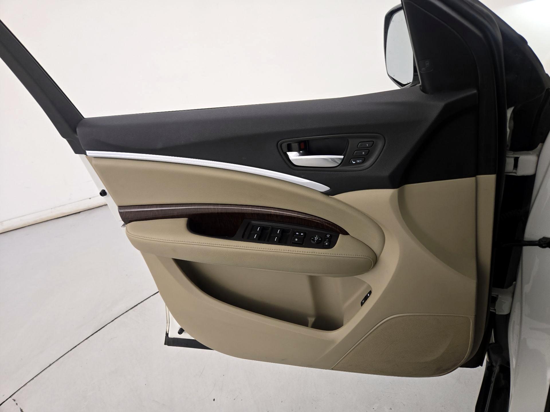 Thumbnail: 2017 Acura MDX - 12