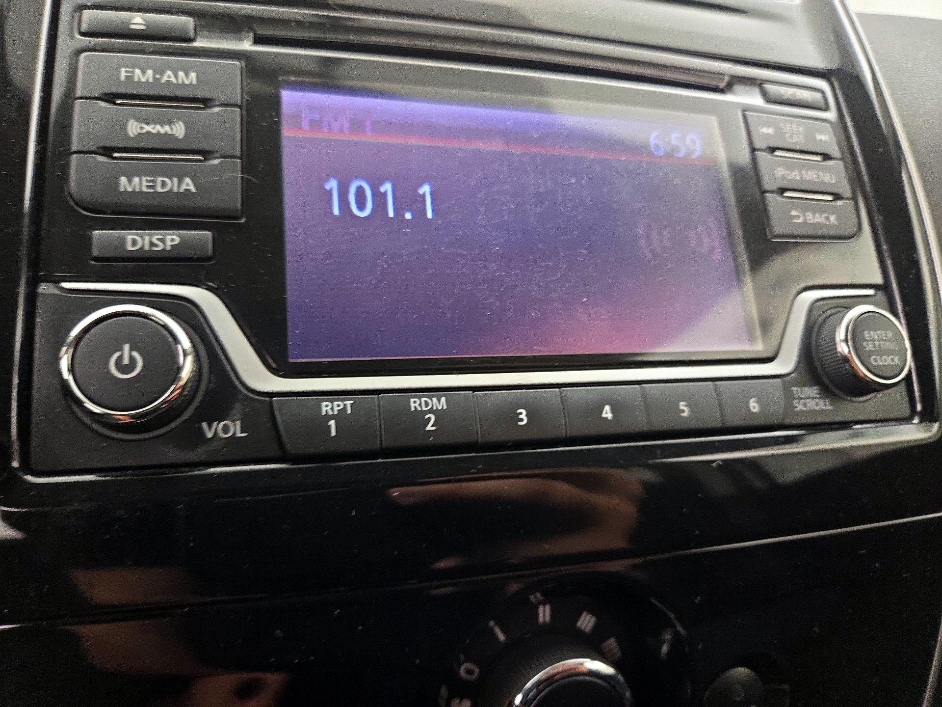 Thumbnail: 2018 Nissan Versa Note - 15