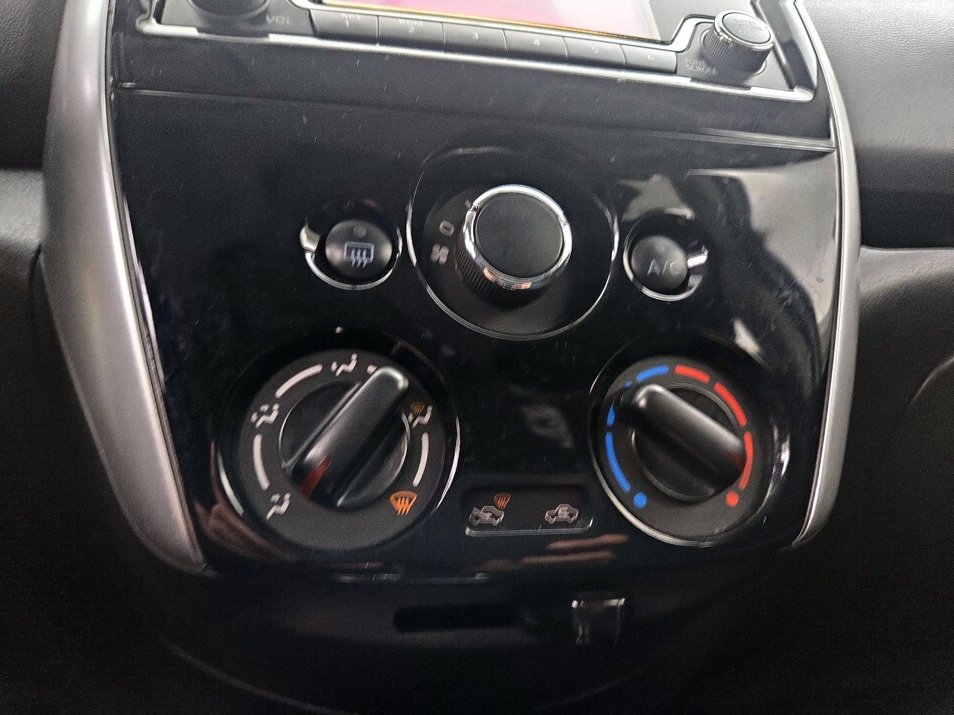 Thumbnail: 2018 Nissan Versa Note - 16