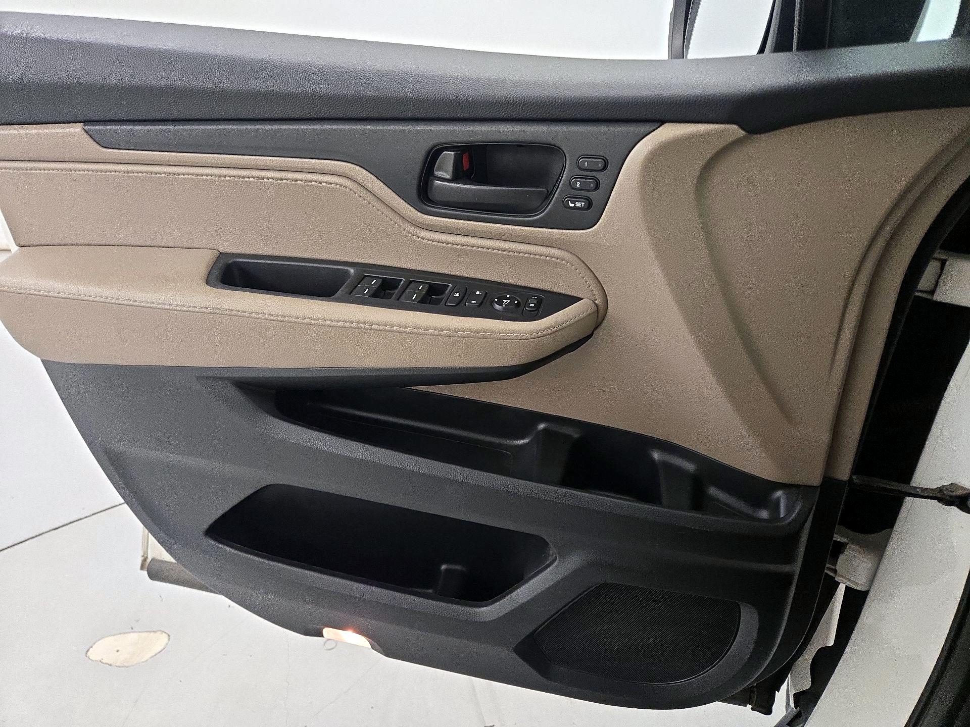 Thumbnail: 2019 Honda Odyssey - 12