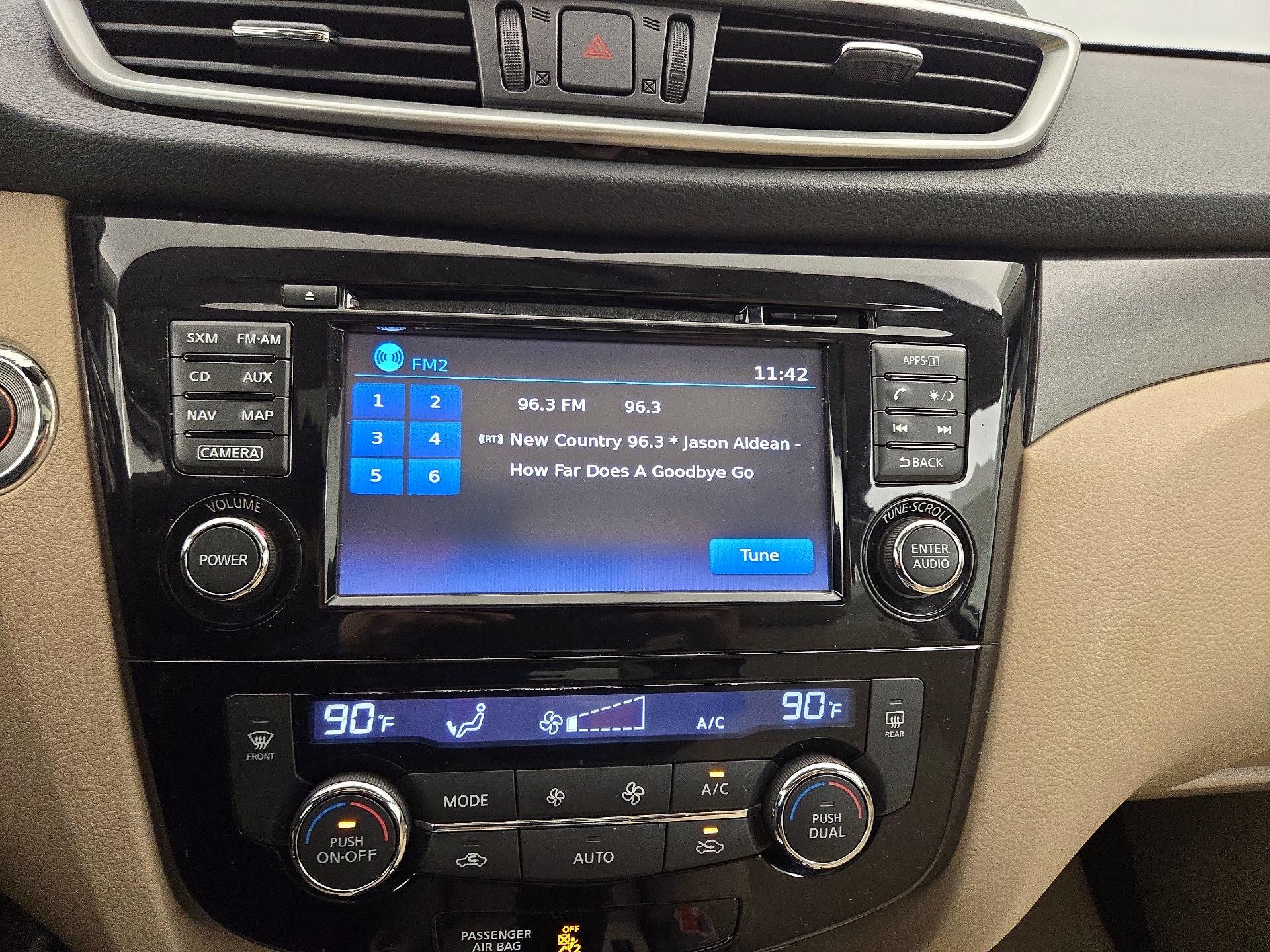 Thumbnail: 2016 Nissan Rogue - 16