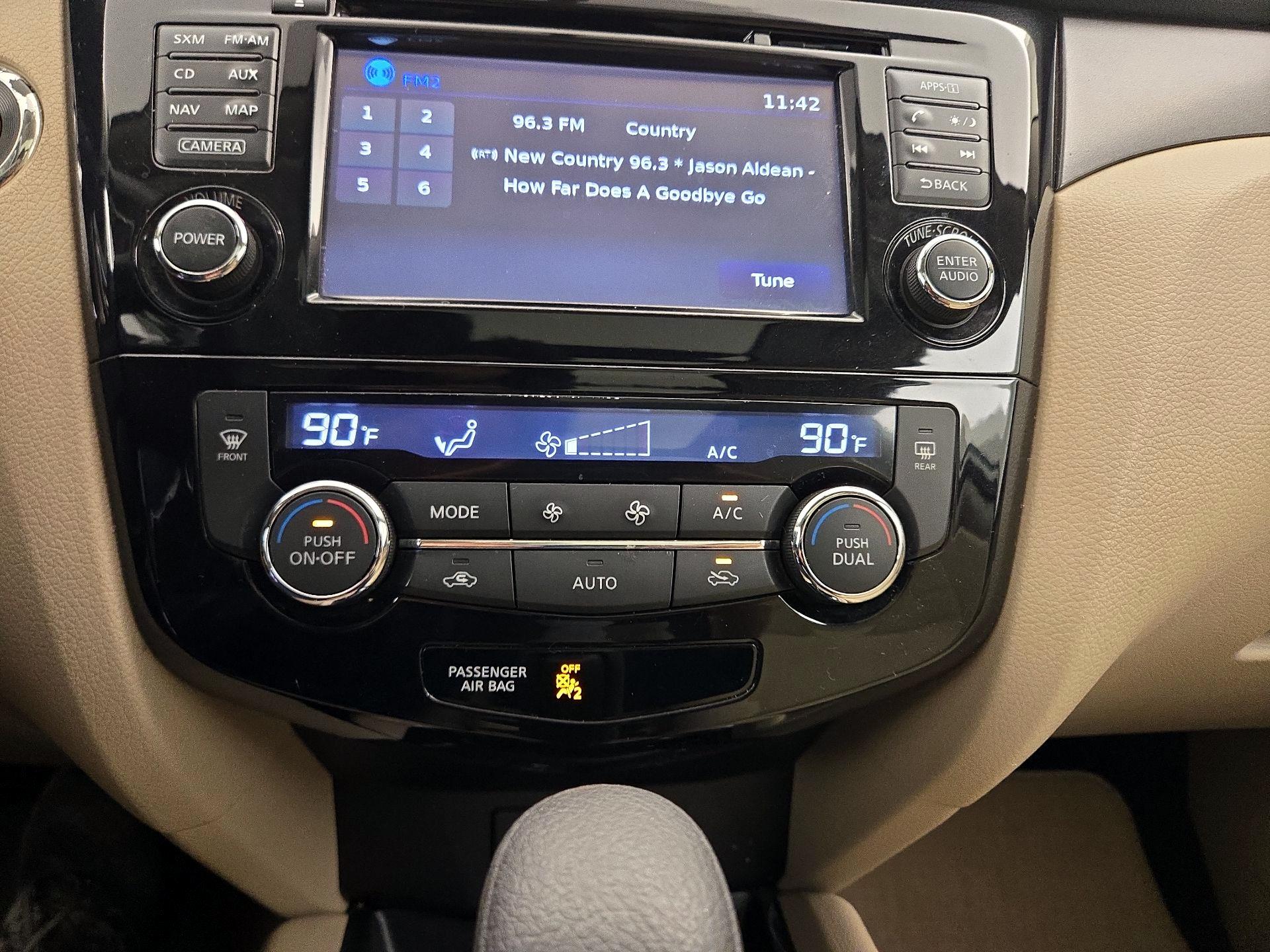 Thumbnail: 2016 Nissan Rogue - 17