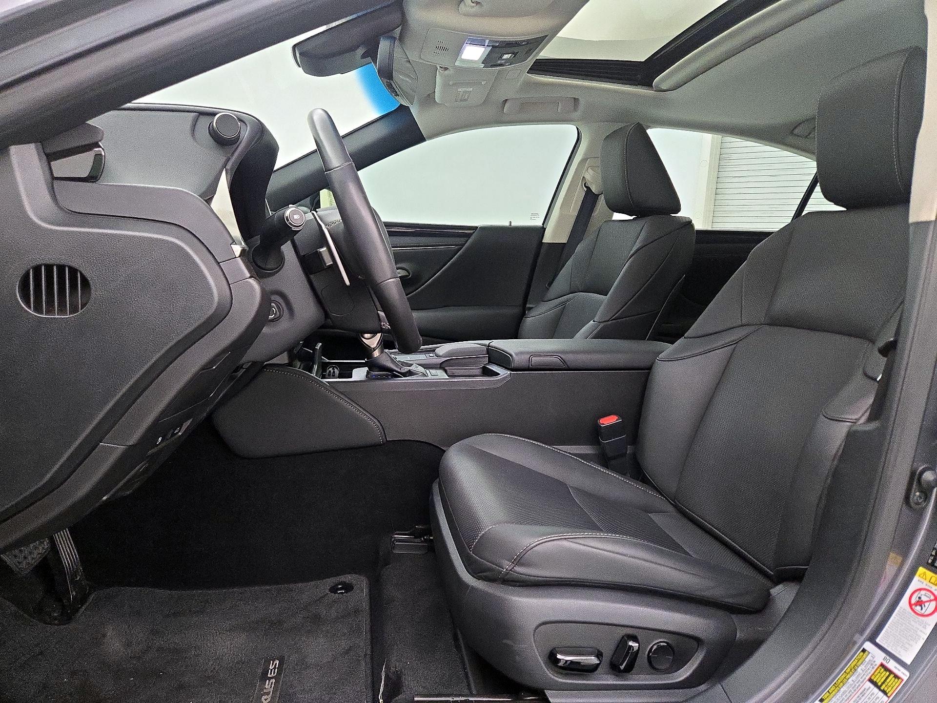 Thumbnail: 2019 Lexus ES - 11