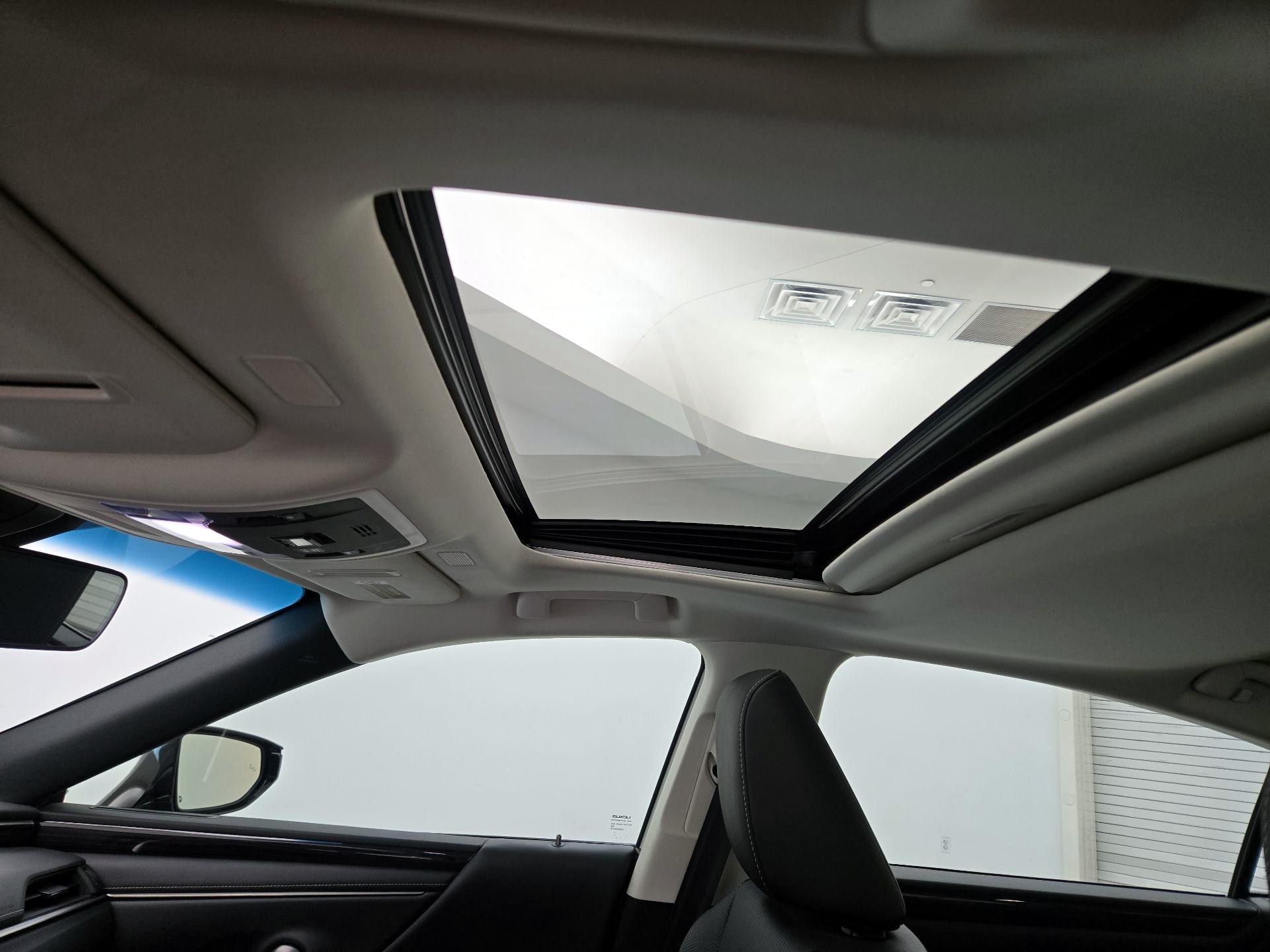 Thumbnail: 2019 Lexus ES - 20