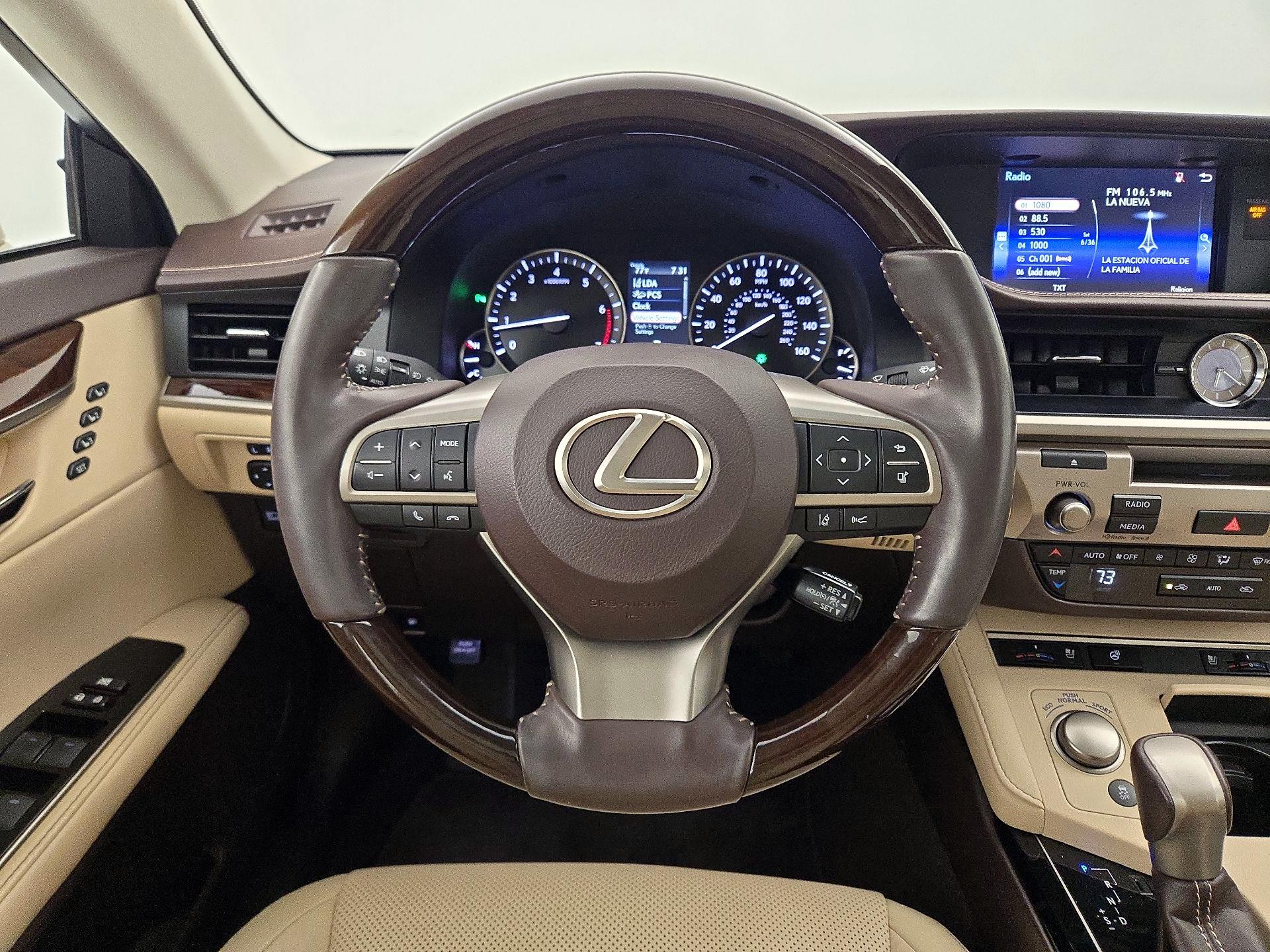 Thumbnail: 2016 Lexus ES - 10