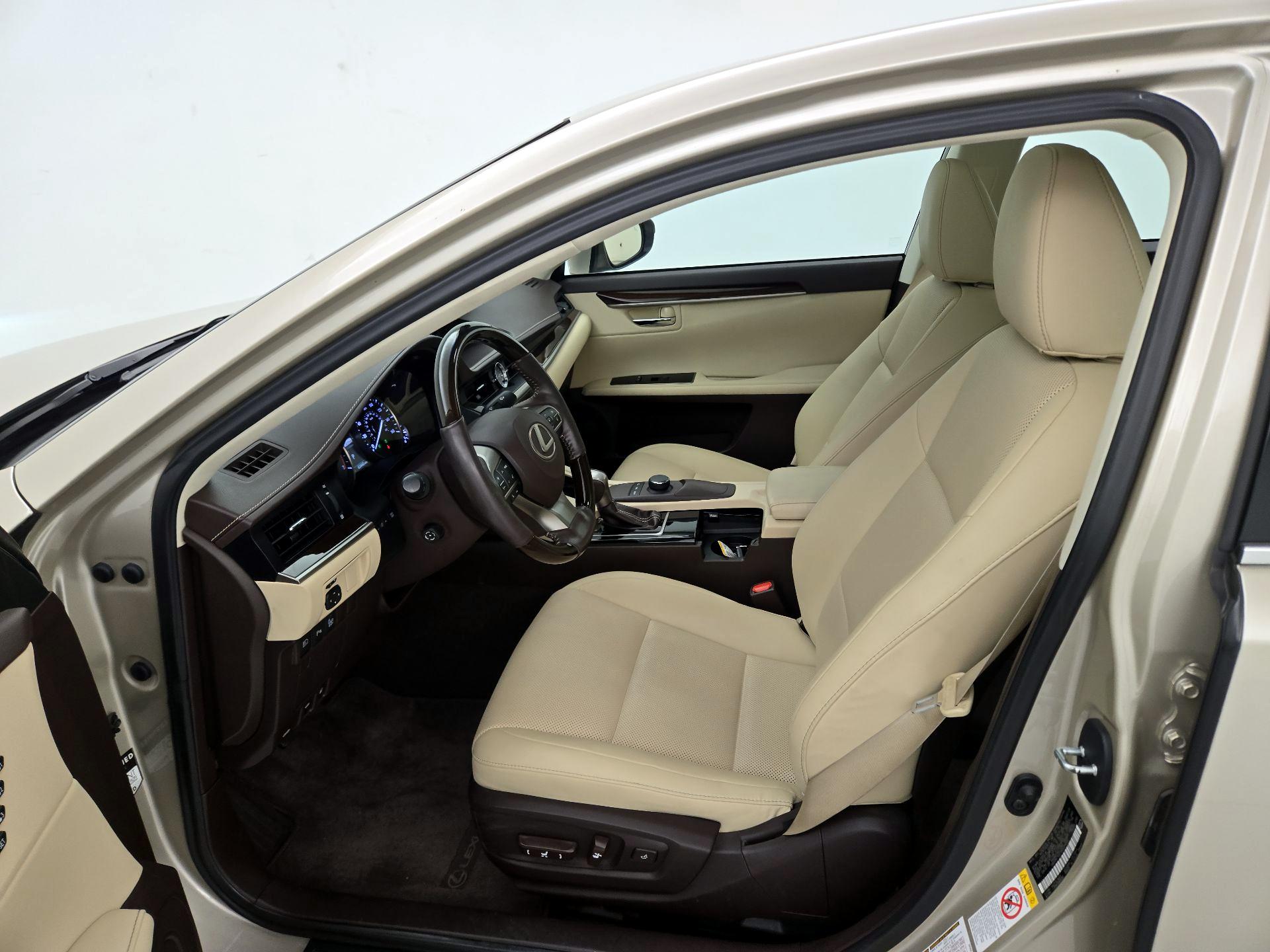 Thumbnail: 2016 Lexus ES - 11