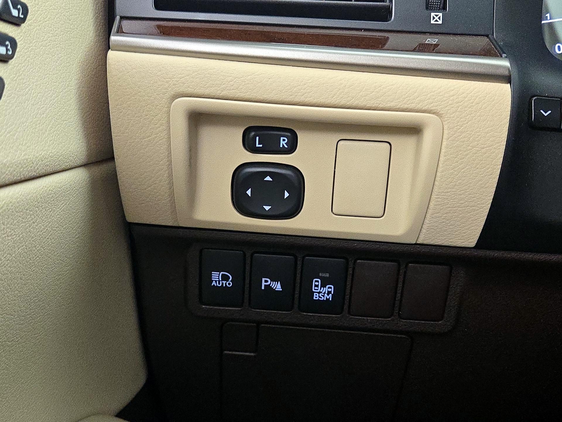 Thumbnail: 2016 Lexus ES - 13