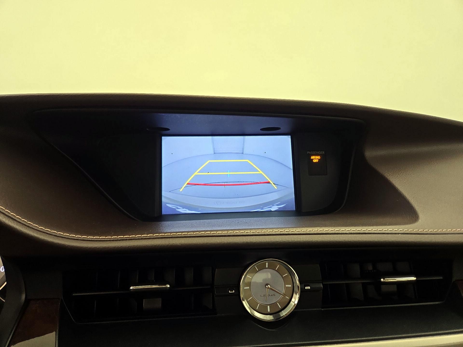 Thumbnail: 2016 Lexus ES - 14