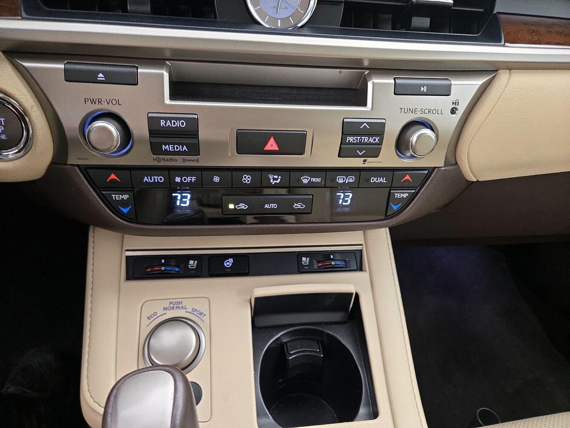 Thumbnail: 2016 Lexus ES - 16