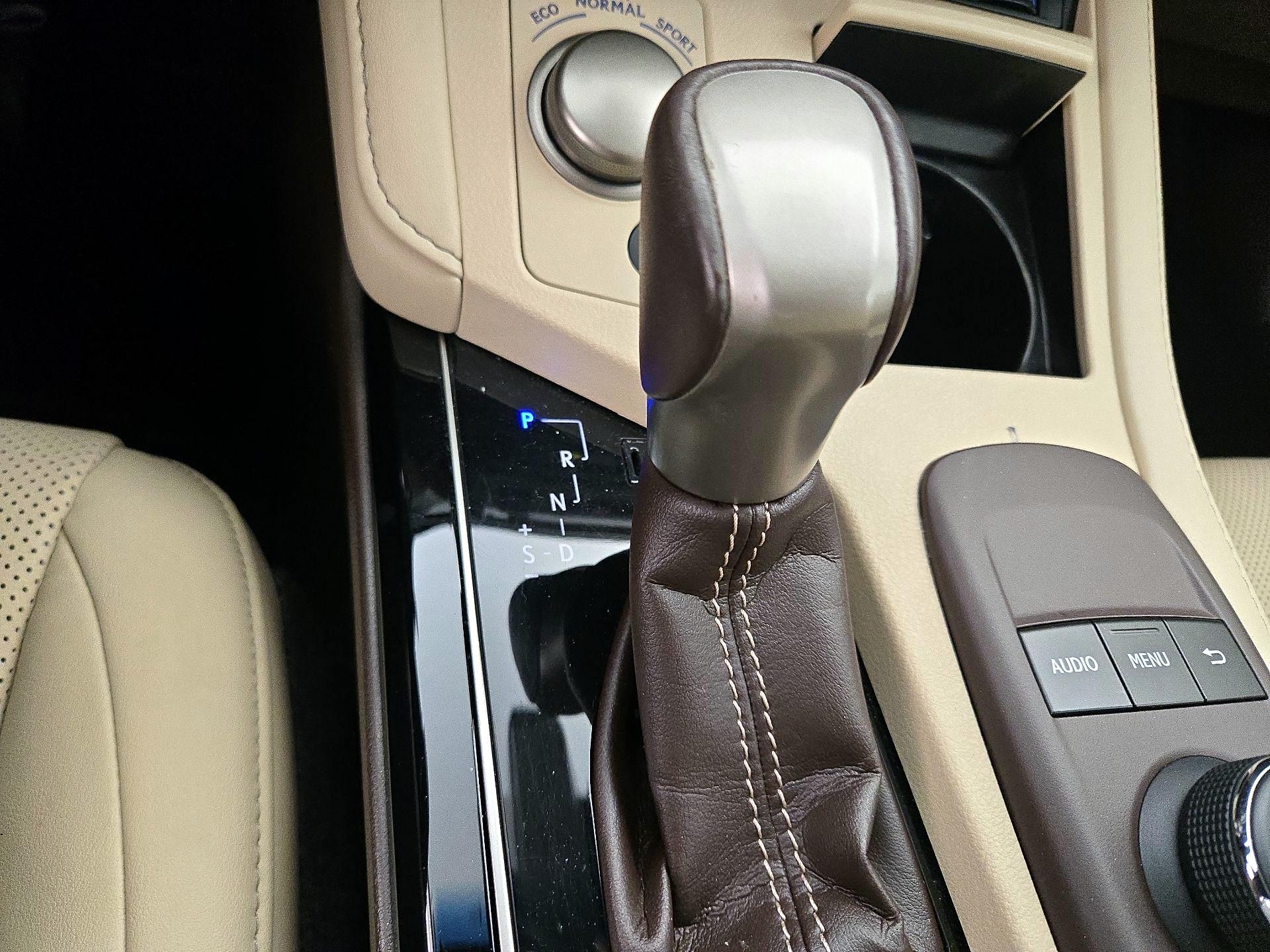 Thumbnail: 2016 Lexus ES - 17