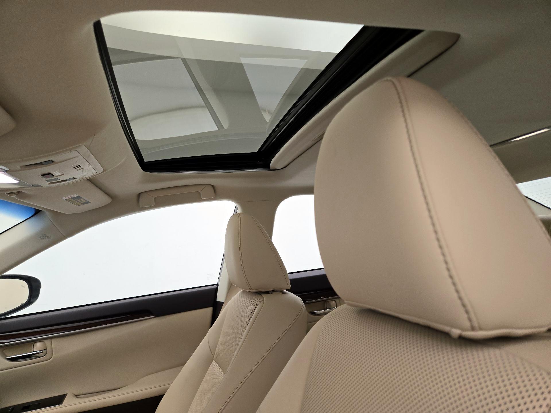 Thumbnail: 2016 Lexus ES - 18