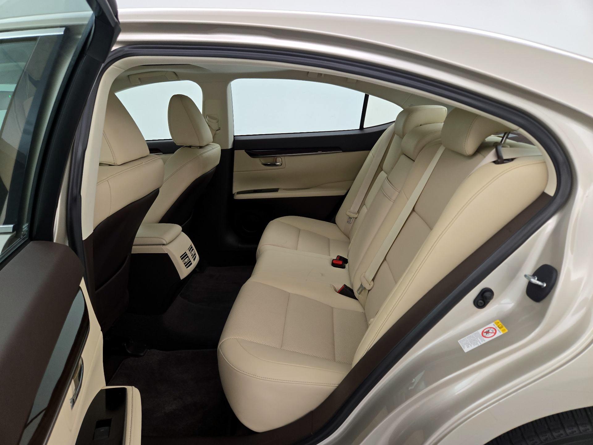 Thumbnail: 2016 Lexus ES - 19