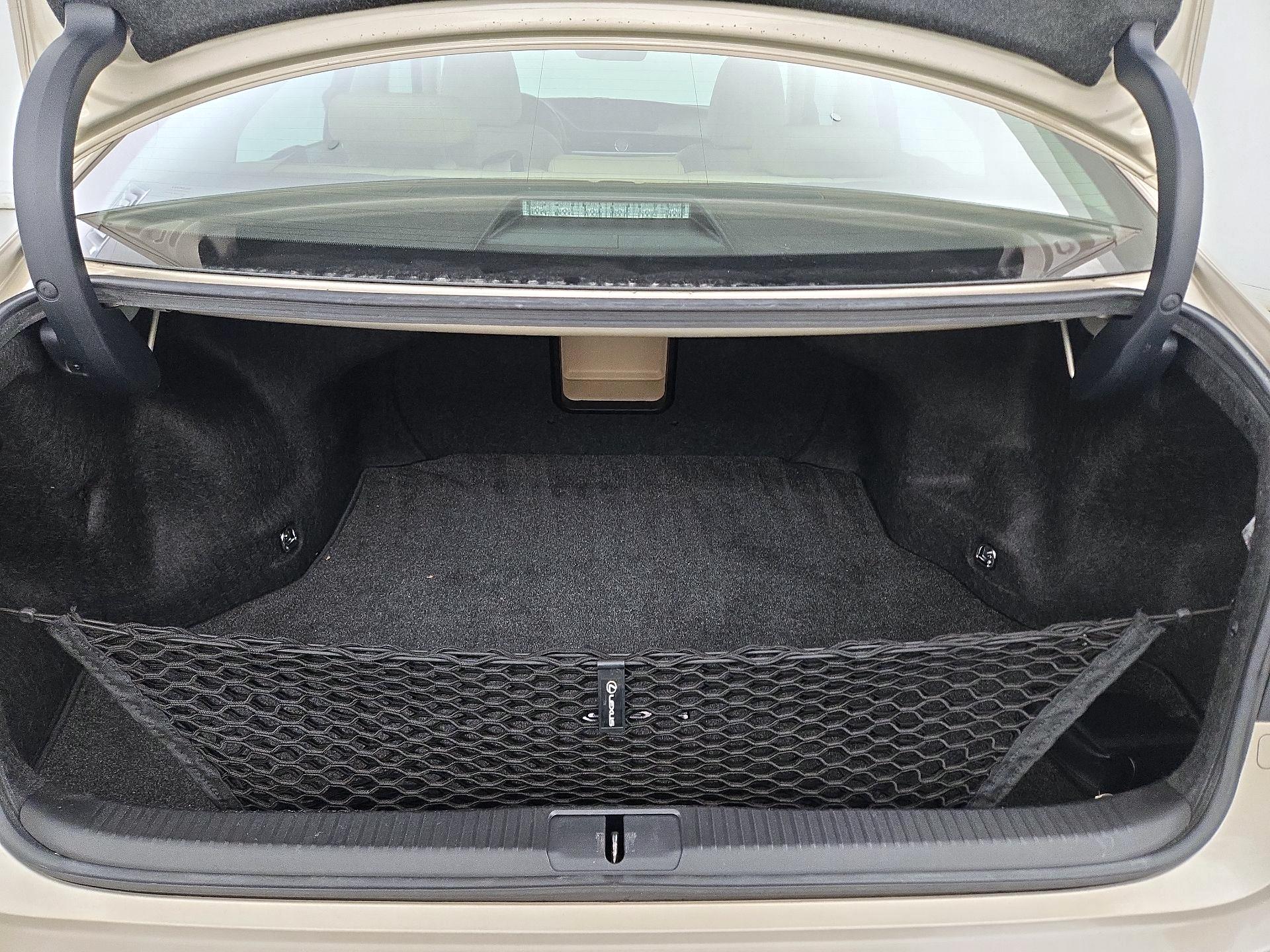 Thumbnail: 2016 Lexus ES - 20