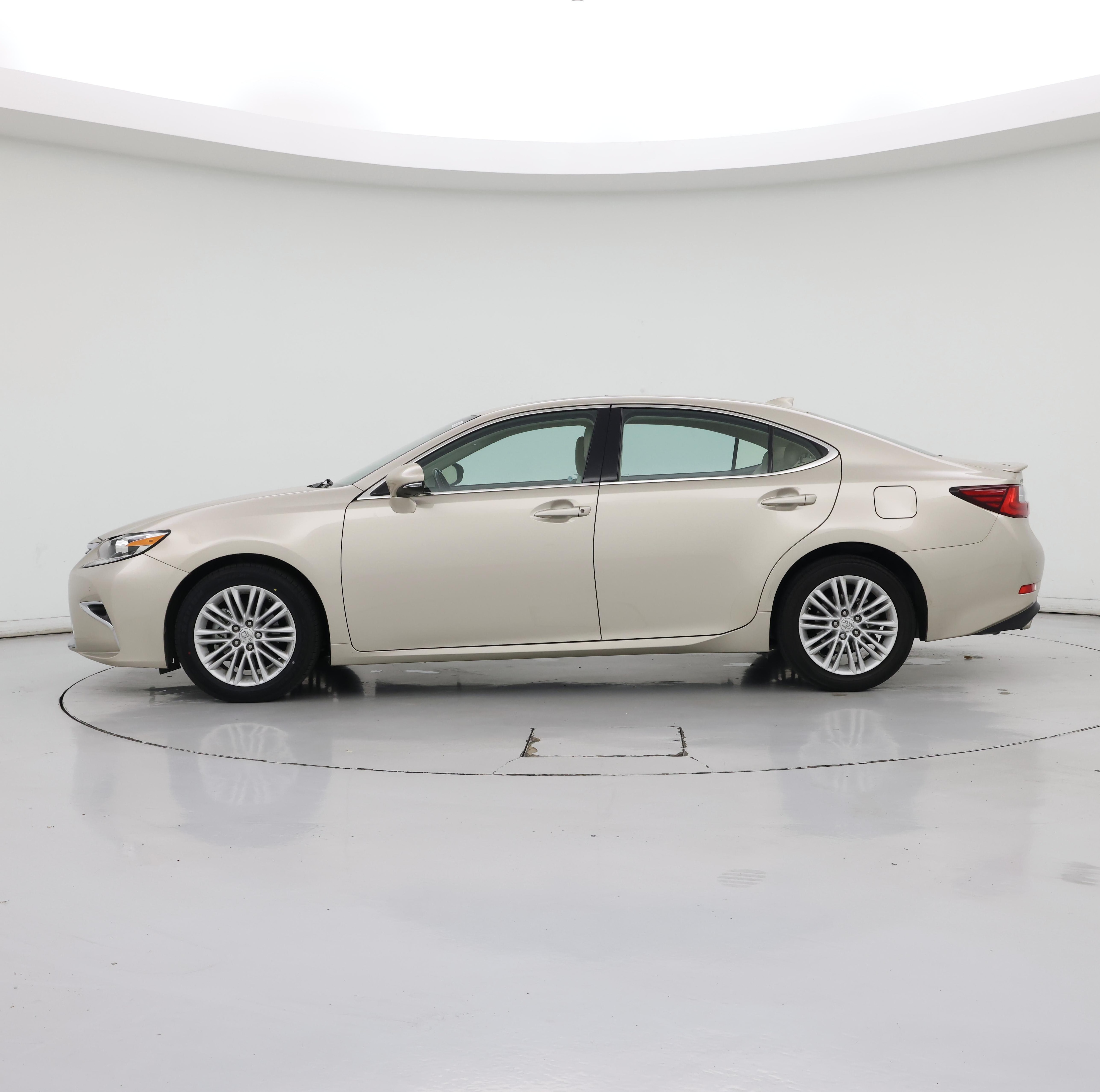 Thumbnail: 2016 Lexus ES - 3